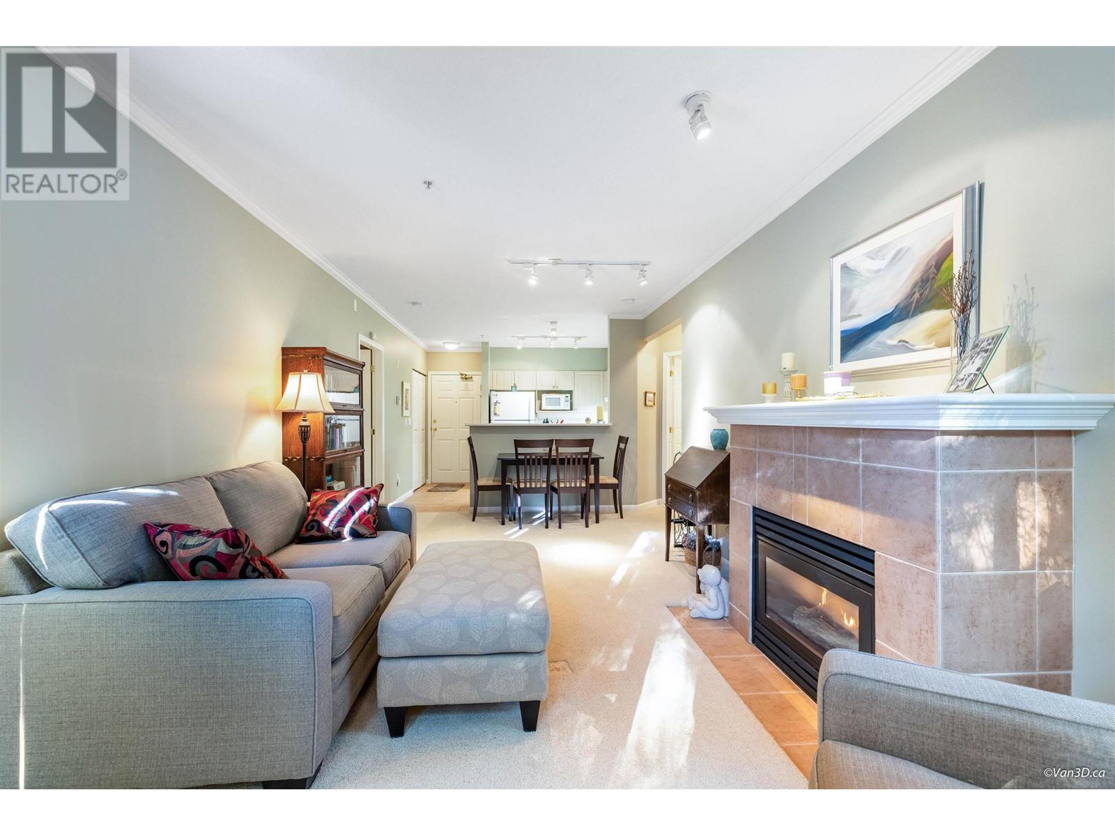 207 3625 Windcrest Drive, North Vancouver, British Columbia  V7G 2S6 - Photo 5 - R2822406