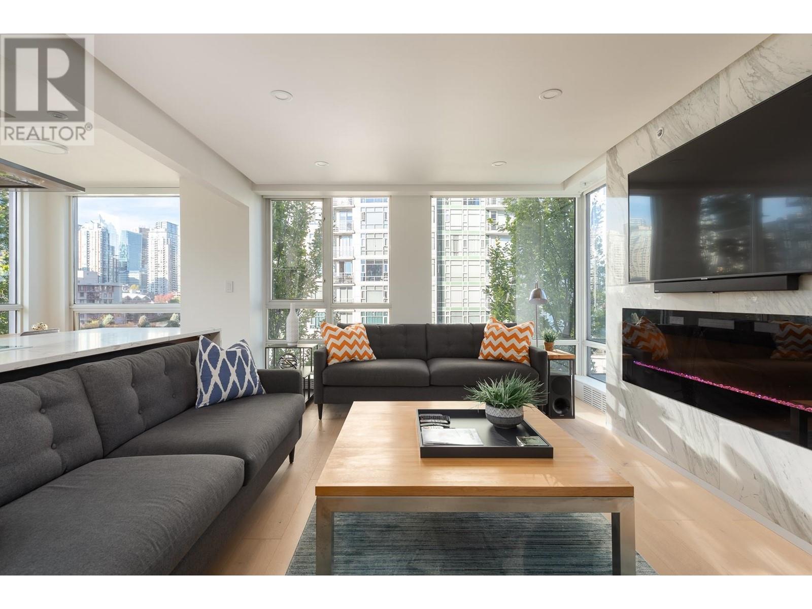 802 1201 Marinaside Crescent, Vancouver, British Columbia  V6Z 2V2 - Photo 3 - R2820561