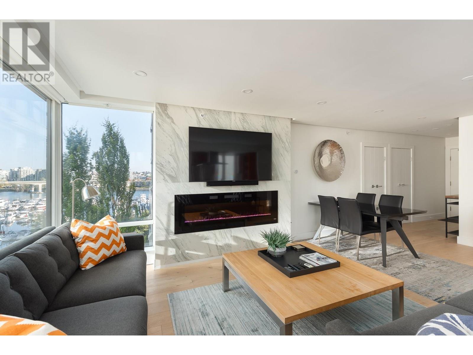 802 1201 Marinaside Crescent, Vancouver, British Columbia  V6Z 2V2 - Photo 2 - R2820561