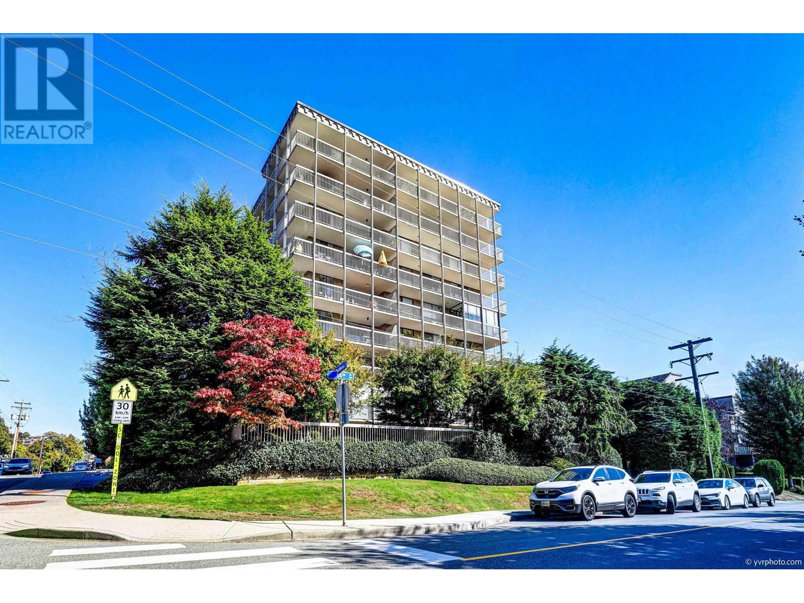 401 1390 Duchess Avenue, West Vancouver, British Columbia  V7T 1H6 - Photo 3 - R2815327