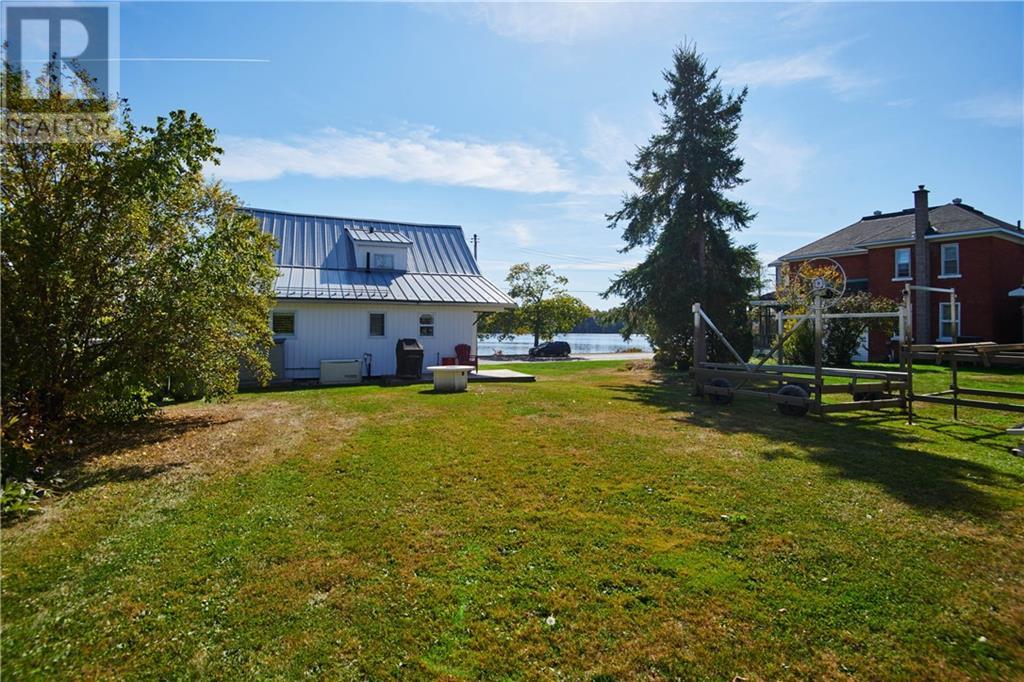 1088 MADAWASKA STREET Calabogie