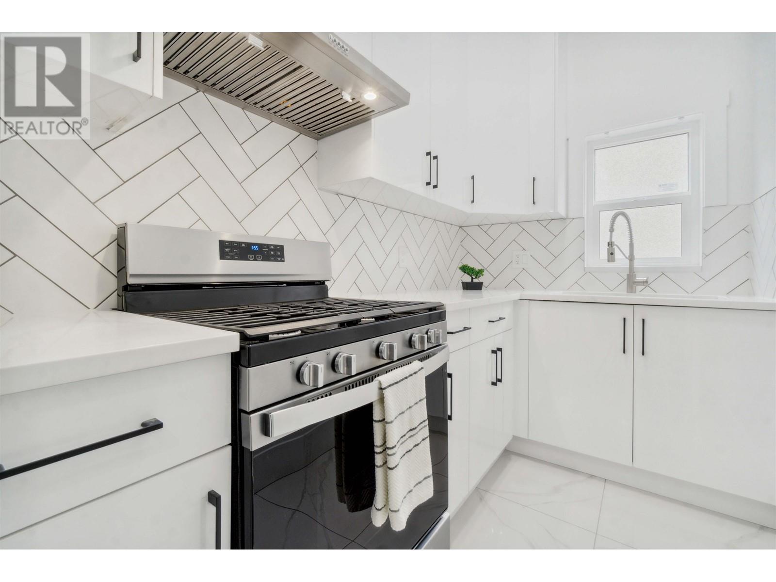 8159 12th Avenue, Burnaby, British Columbia  V3N 2L3 - Photo 12 - R2783188