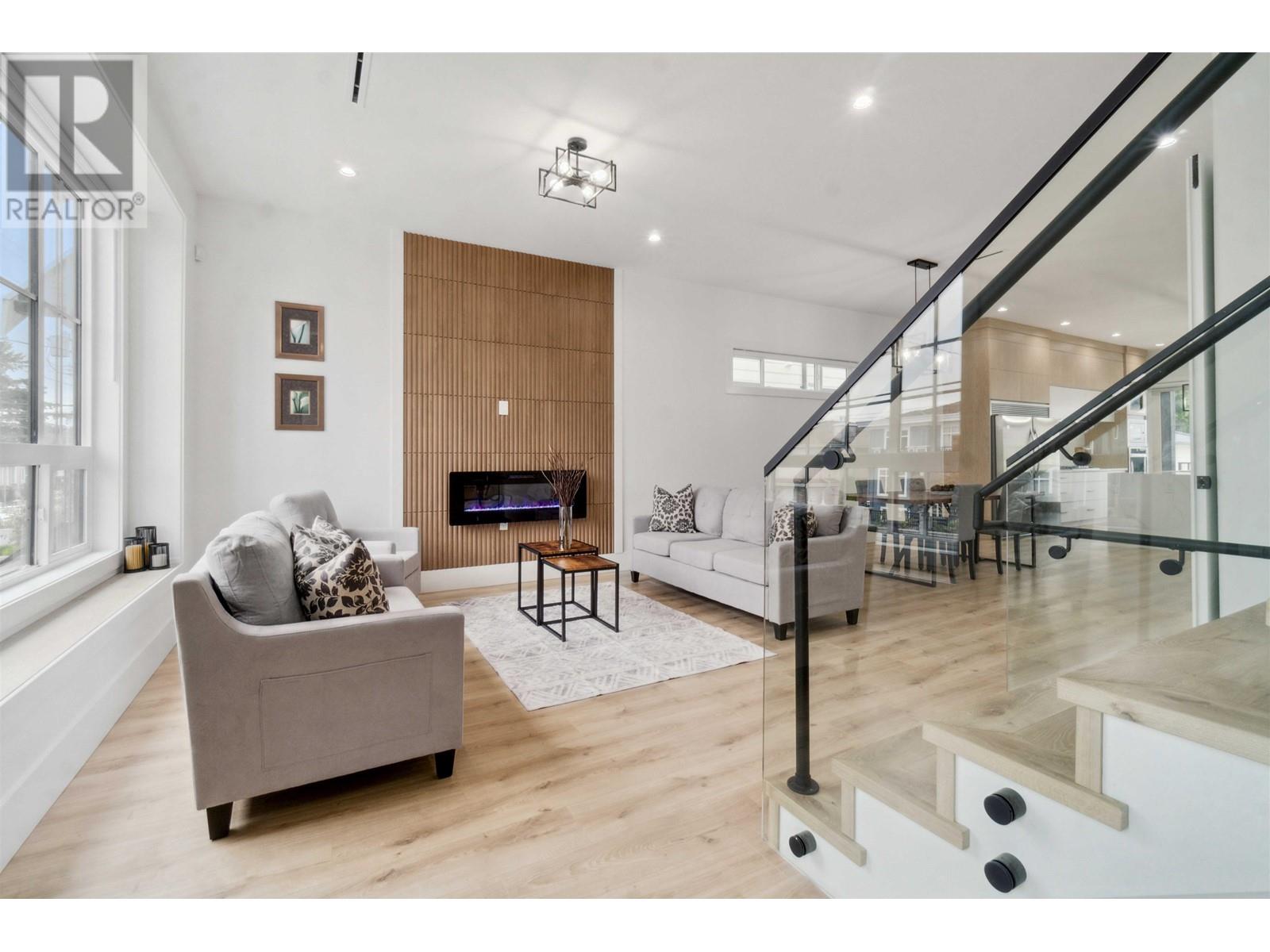 8159 12th Avenue, Burnaby, British Columbia  V3N 2L3 - Photo 2 - R2783188