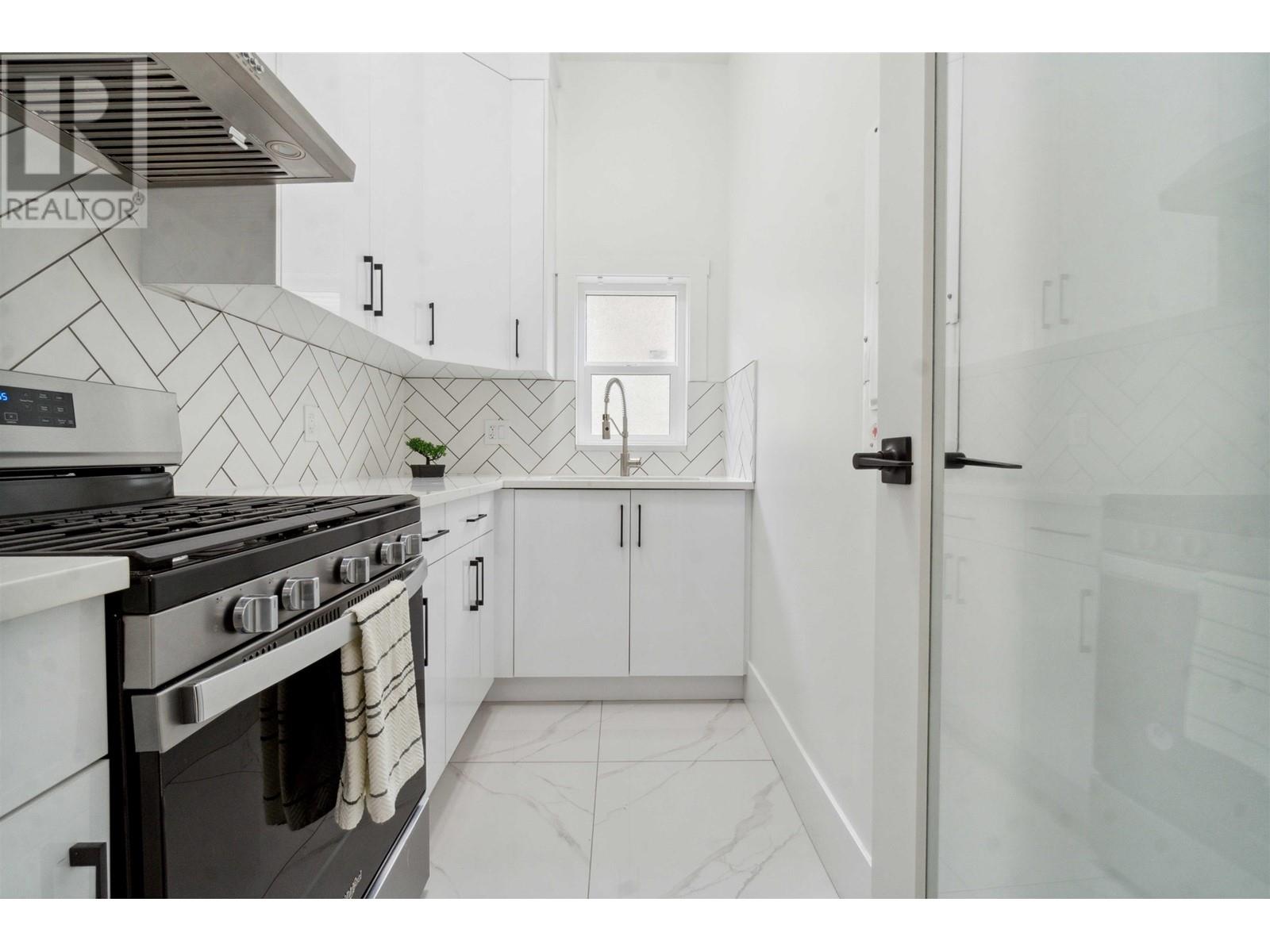 8159 12th Avenue, Burnaby, British Columbia  V3N 2L3 - Photo 11 - R2783188