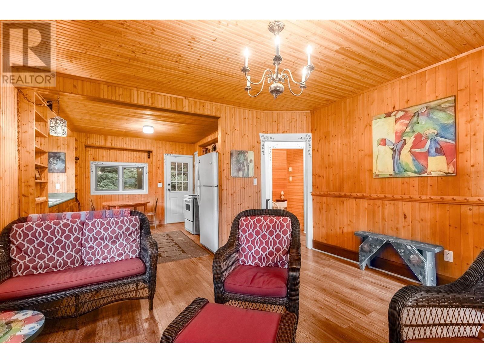 12 Buntzen Bay, North Vancouver, British Columbia  V0V 0V0 - Photo 10 - R2822425