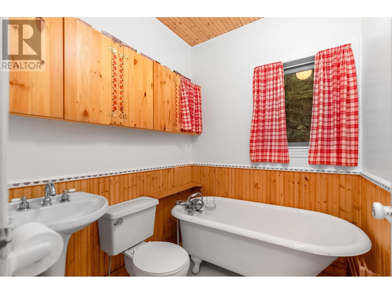 12 Buntzen Bay, North Vancouver, British Columbia  V0V 0V0 - Photo 18 - R2822425