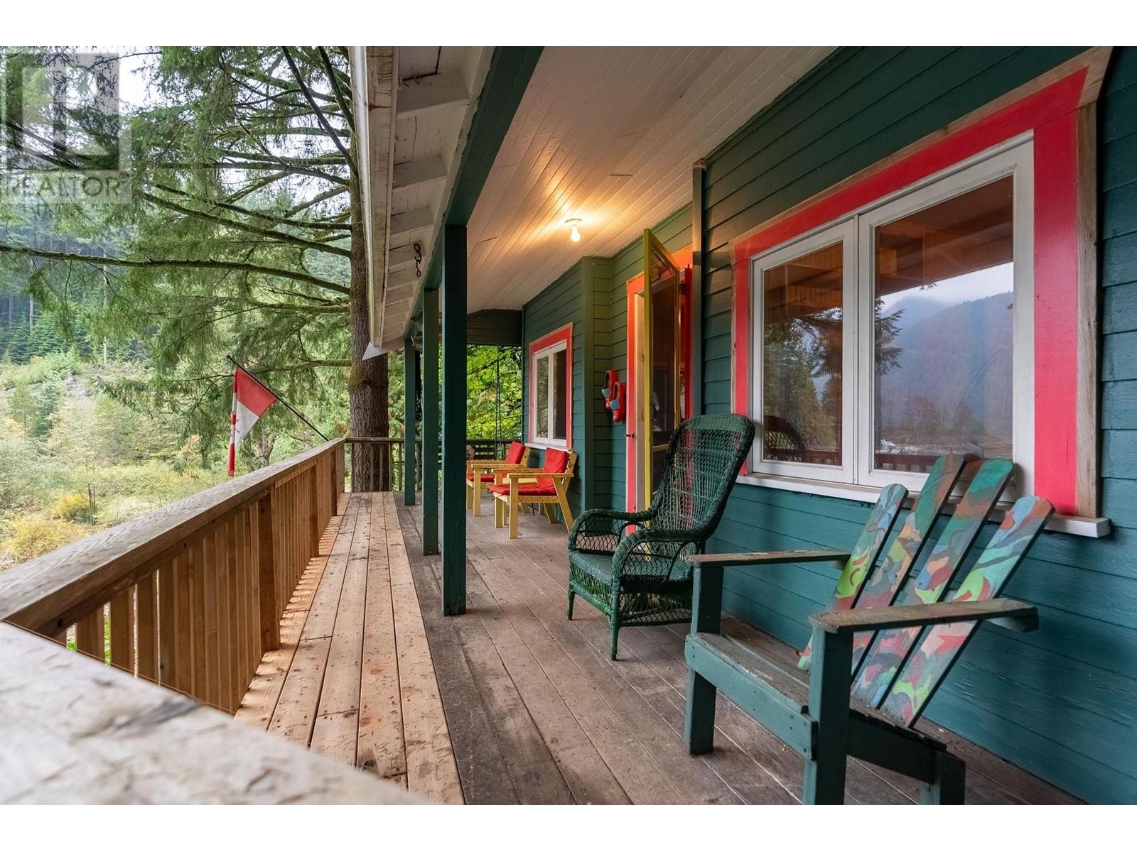 12 Buntzen Bay, North Vancouver, British Columbia  V0V 0V0 - Photo 3 - R2822425