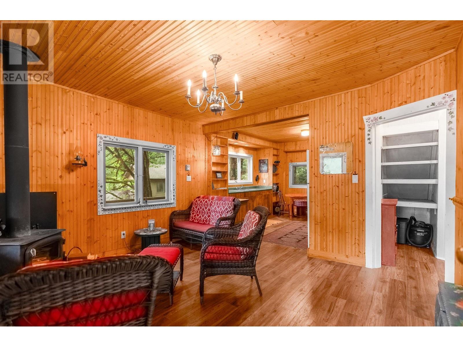 12 Buntzen Bay, North Vancouver, British Columbia  V0V 0V0 - Photo 7 - R2822425