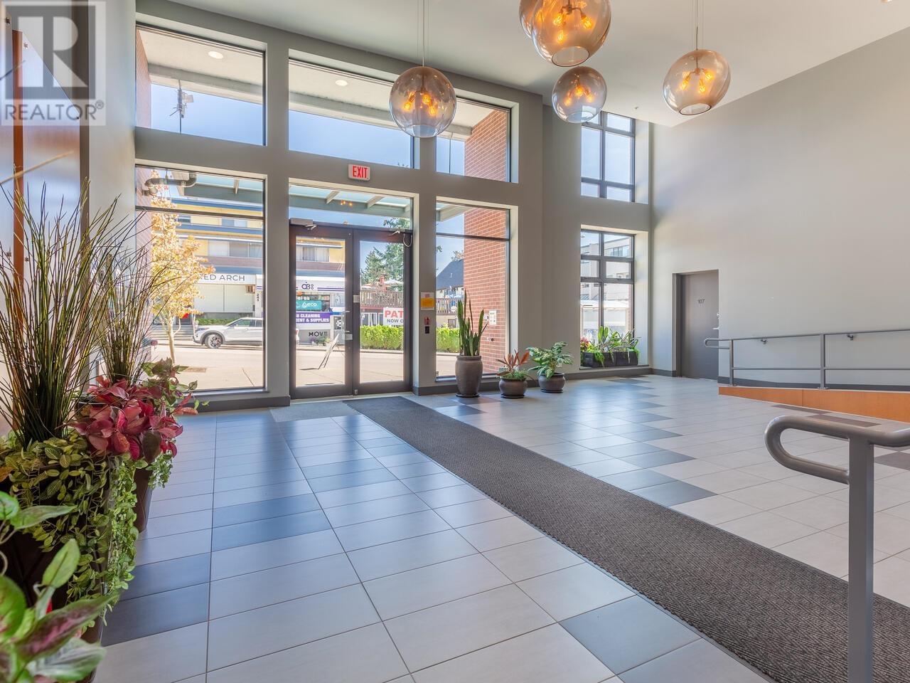 304 258 Sixth Street, New Westminster, British Columbia  V3L 0G6 - Photo 2 - R2812593