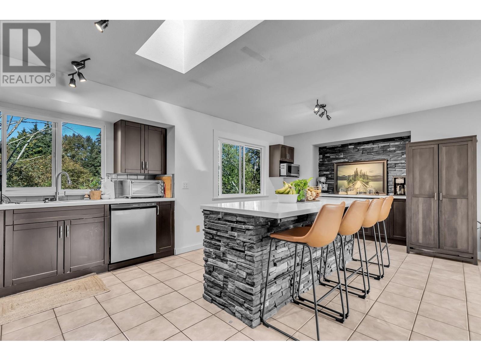 22599 125a Avenue, Maple Ridge, British Columbia  V2X 9Z6 - Photo 3 - R2822274