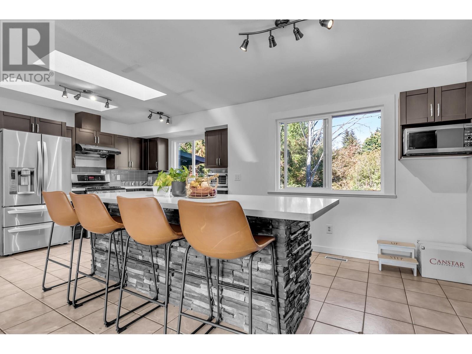 22599 125a Avenue, Maple Ridge, British Columbia  V2X 9Z6 - Photo 2 - R2822274