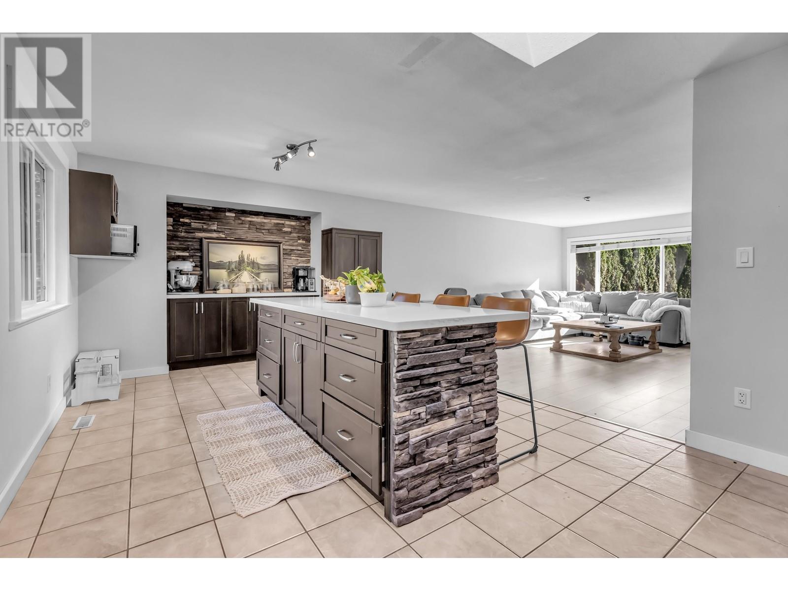 22599 125a Avenue, Maple Ridge, British Columbia  V2X 9Z6 - Photo 5 - R2822274