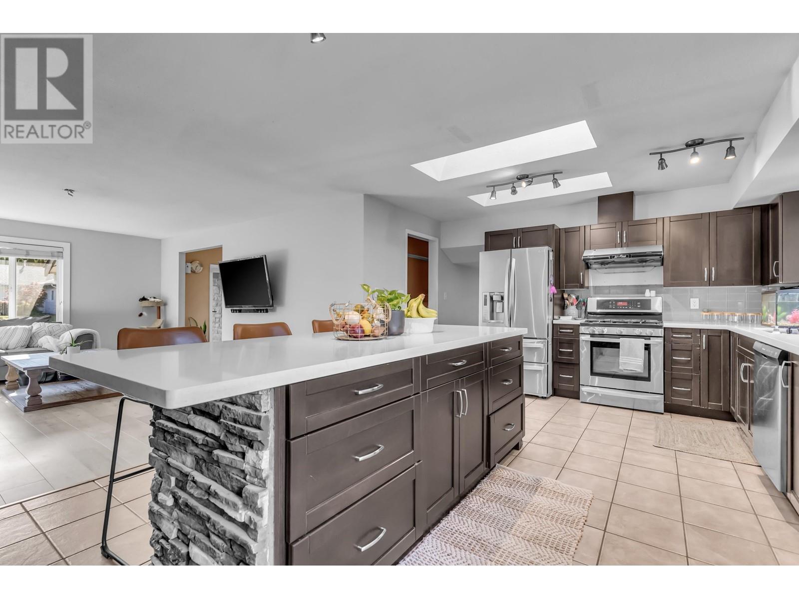 22599 125a Avenue, Maple Ridge, British Columbia  V2X 9Z6 - Photo 6 - R2822274