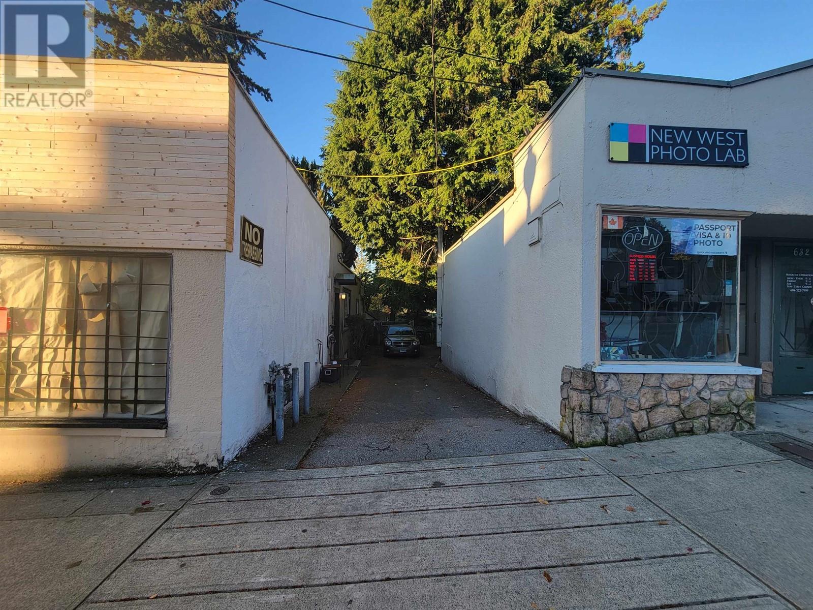 630 Twelfth Street, New Westminster, British Columbia  V3M 4J4 - Photo 2 - C8054731