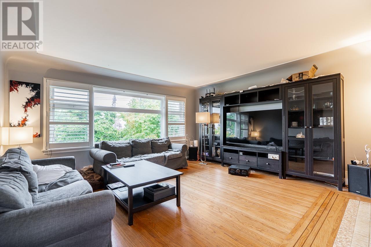 1809 Seventh Avenue, New Westminster, British Columbia  V3M 2L1 - Photo 13 - R2822292