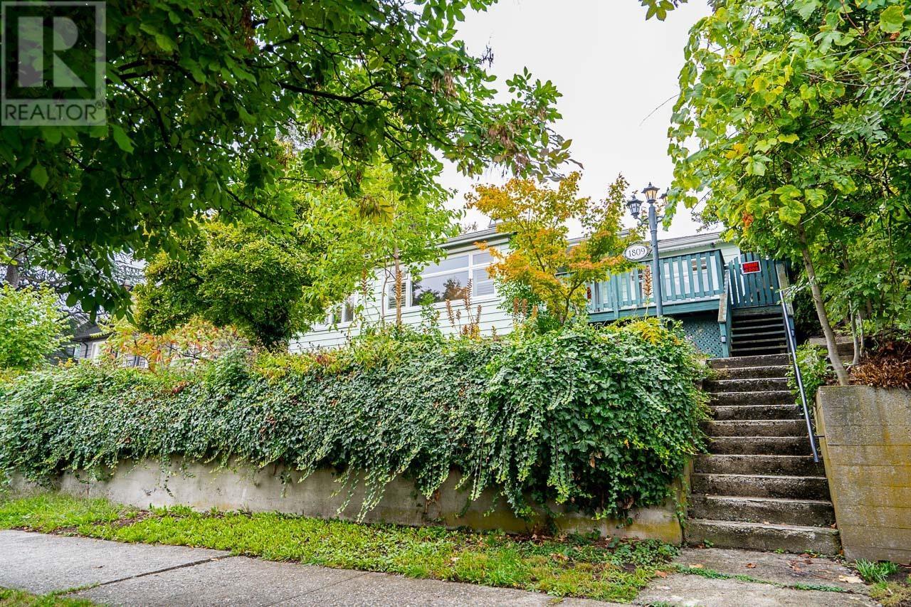 1809 Seventh Avenue, New Westminster, British Columbia  V3M 2L1 - Photo 1 - R2822292