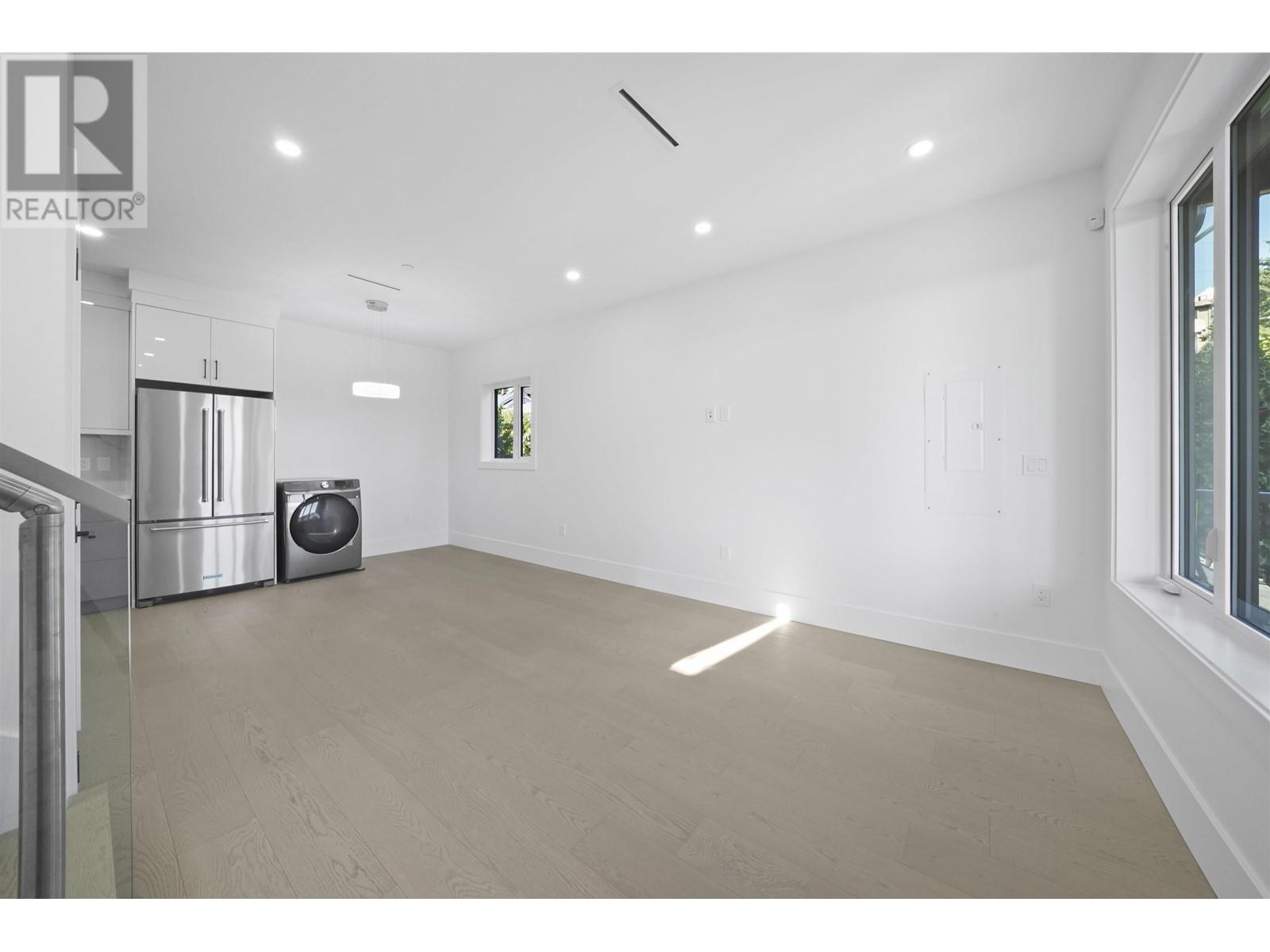 3619 Franklin Street, Vancouver, British Columbia  V5K 1Y7 - Photo 2 - R2821493