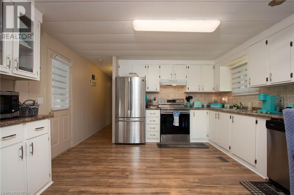38 Bloomsbury Drive, Huron Haven, Ontario  N7A 3Y3 - Photo 11 - 40477589