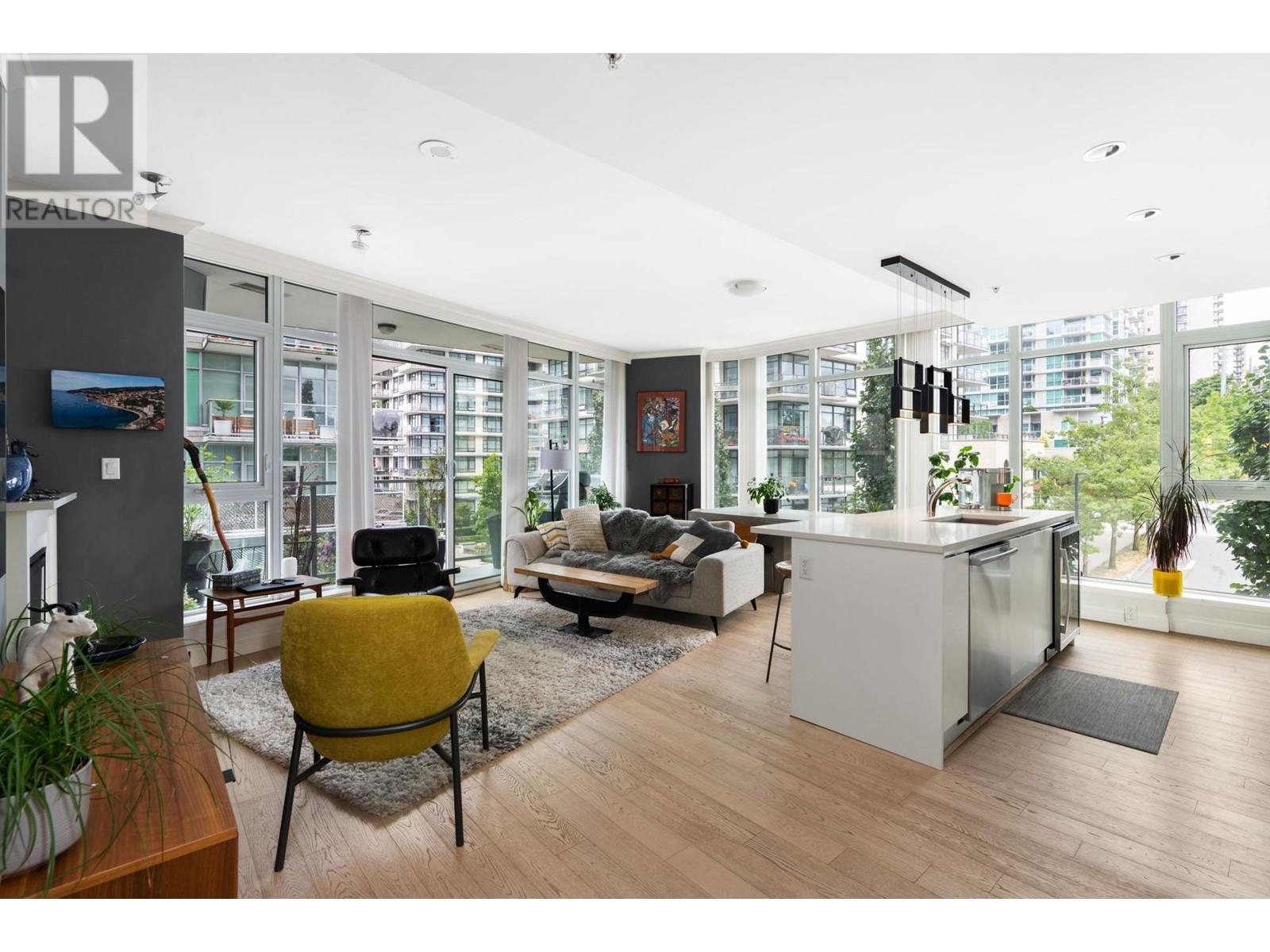 309 199 Victory Ship Way, North Vancouver, British Columbia  V7L 0E2 - Photo 3 - R2822521
