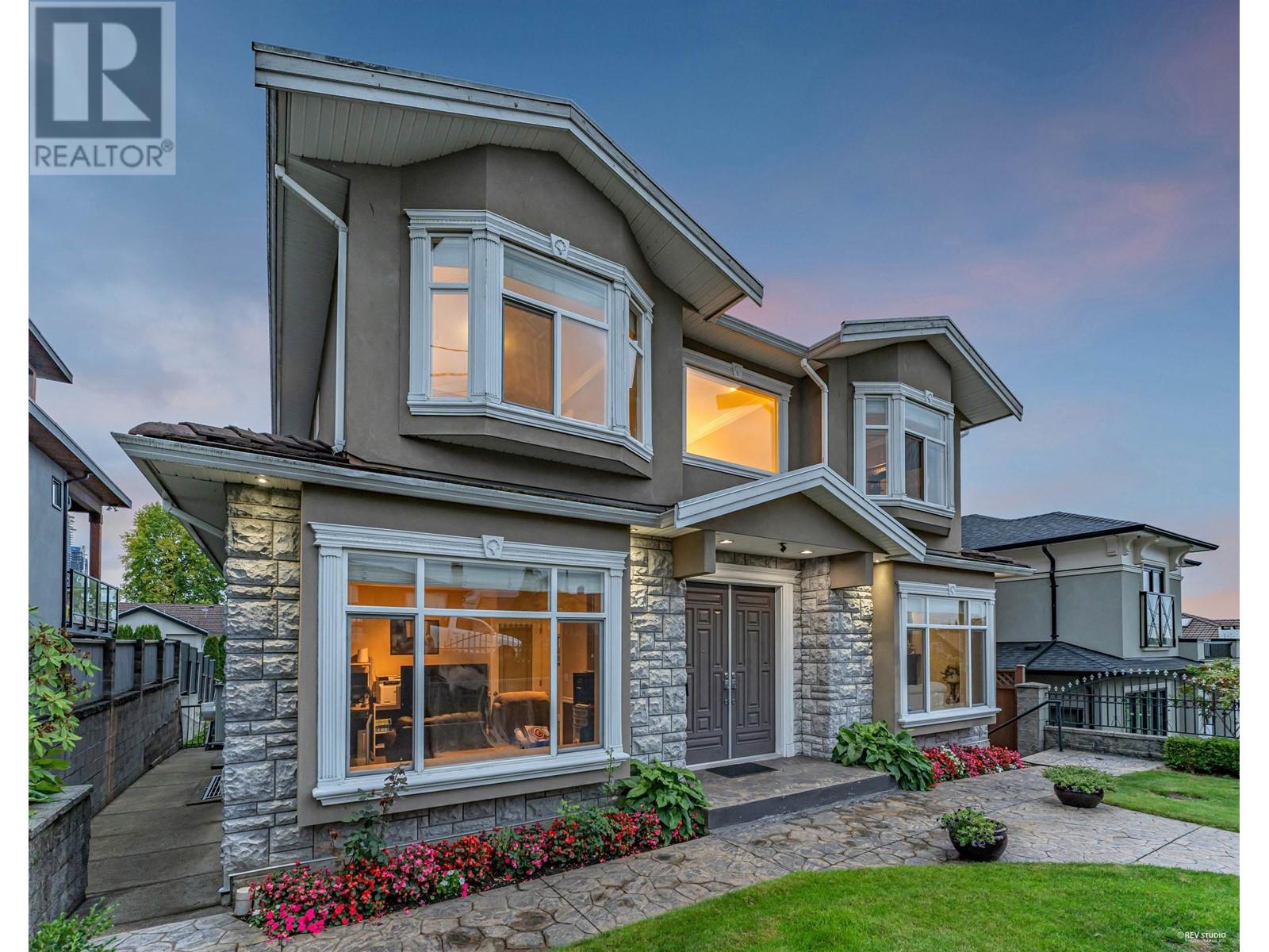 3950 Napier Street, Burnaby, British Columbia  V5C 3E9 - Photo 3 - R2821816