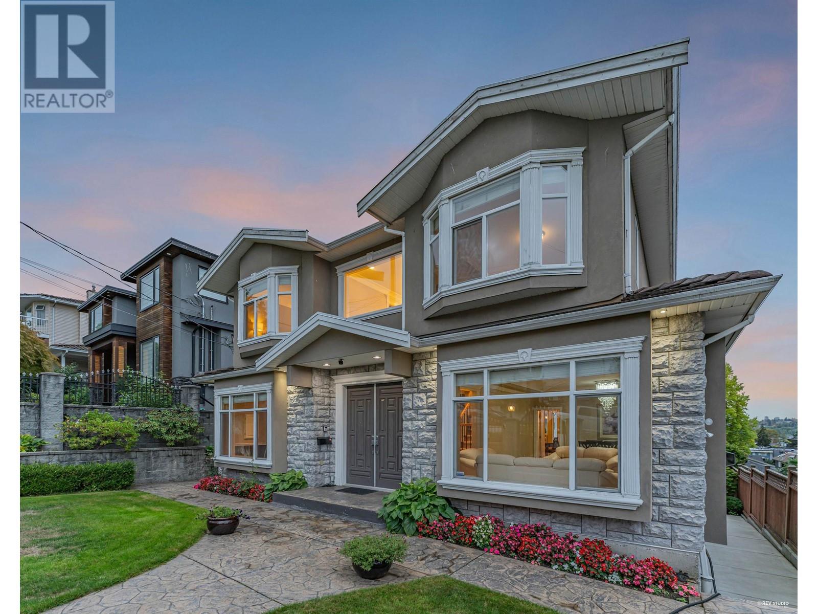 3950 Napier Street, Burnaby, British Columbia  V5C 3E9 - Photo 2 - R2821816