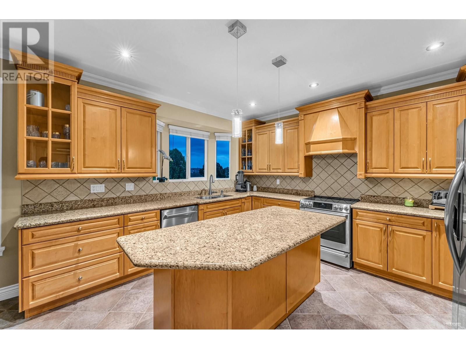 3950 Napier Street, Burnaby, British Columbia  V5C 3E9 - Photo 14 - R2821816