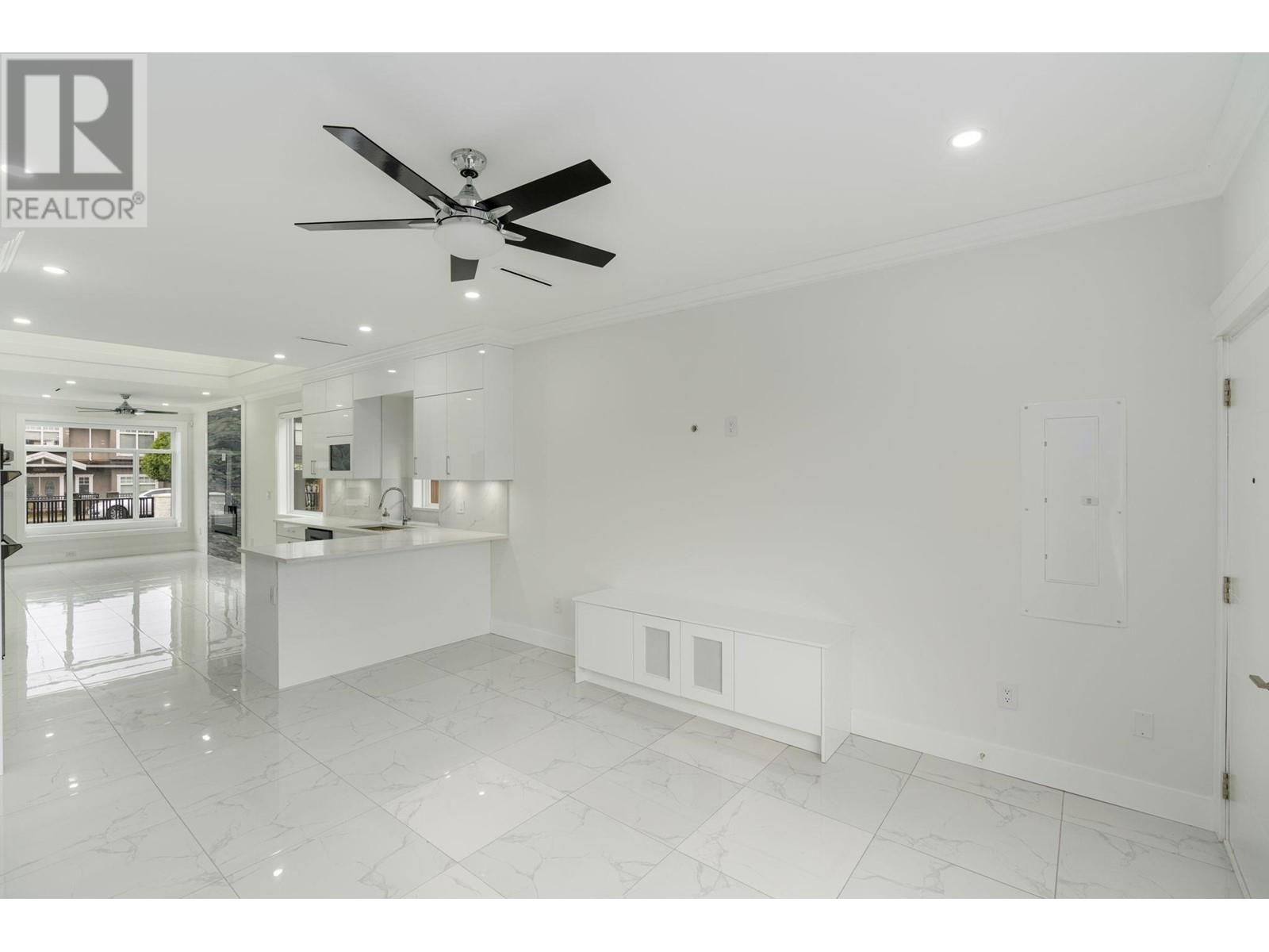 8054 16th Avenue, Burnaby, British Columbia  V3N 1R5 - Photo 3 - R2821901