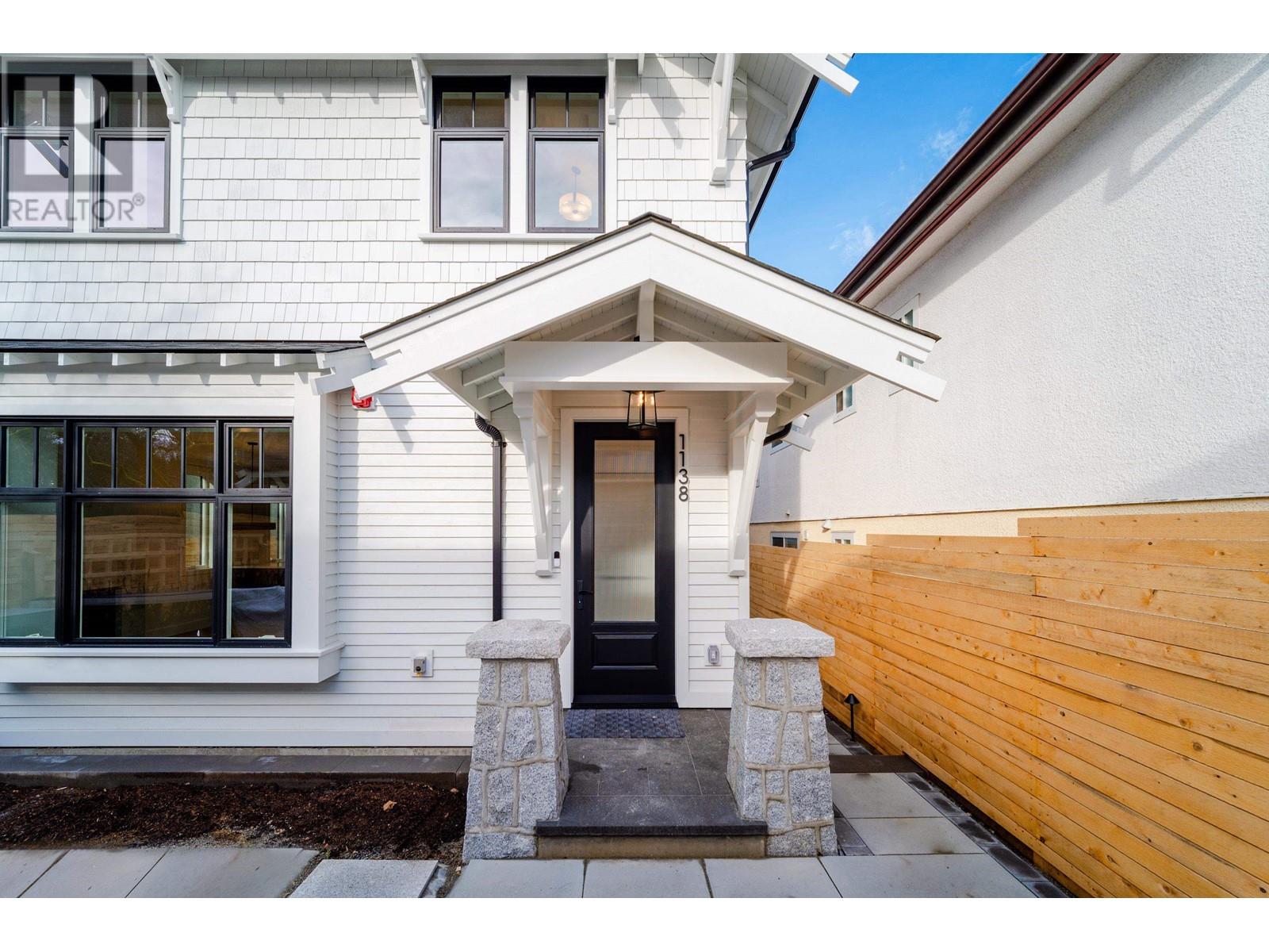 1138 E 26th Avenue, Vancouver, British Columbia  V5V 2J7 - Photo 2 - R2822588
