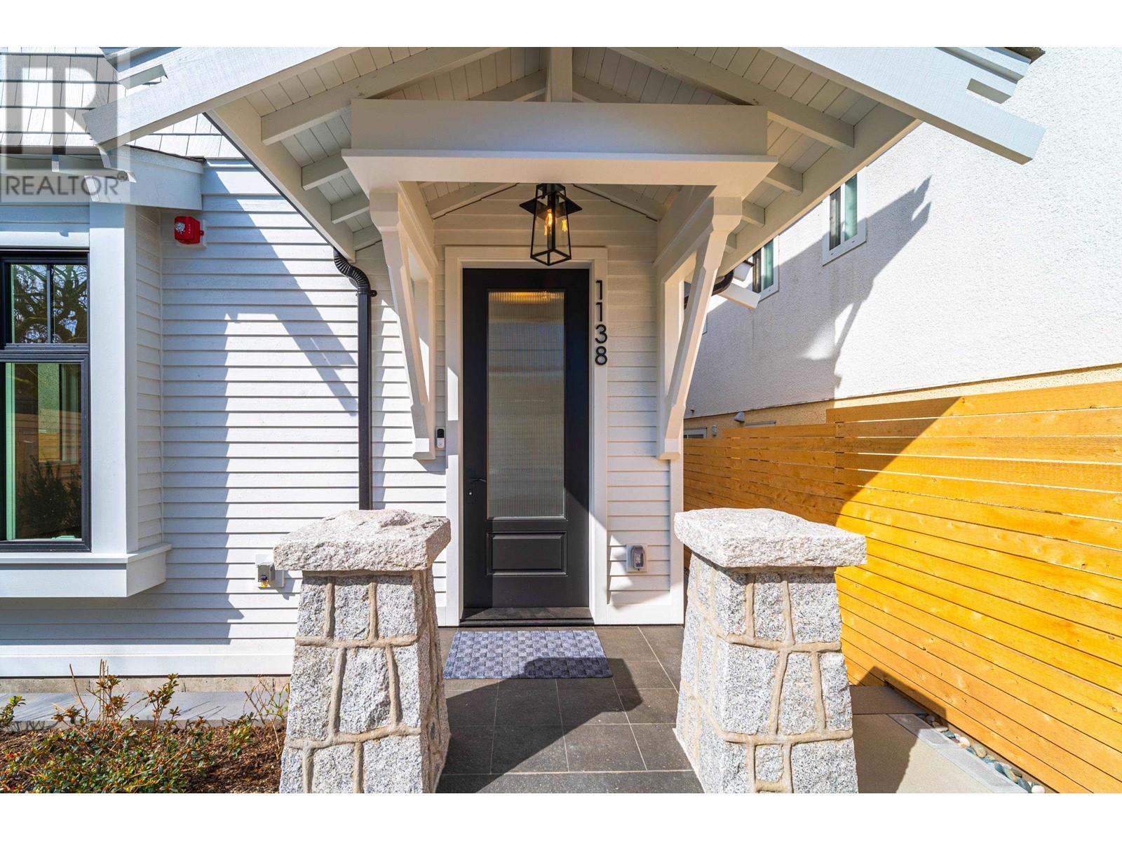 1138 E 26th Avenue, Vancouver, British Columbia  V5V 2J7 - Photo 3 - R2822588