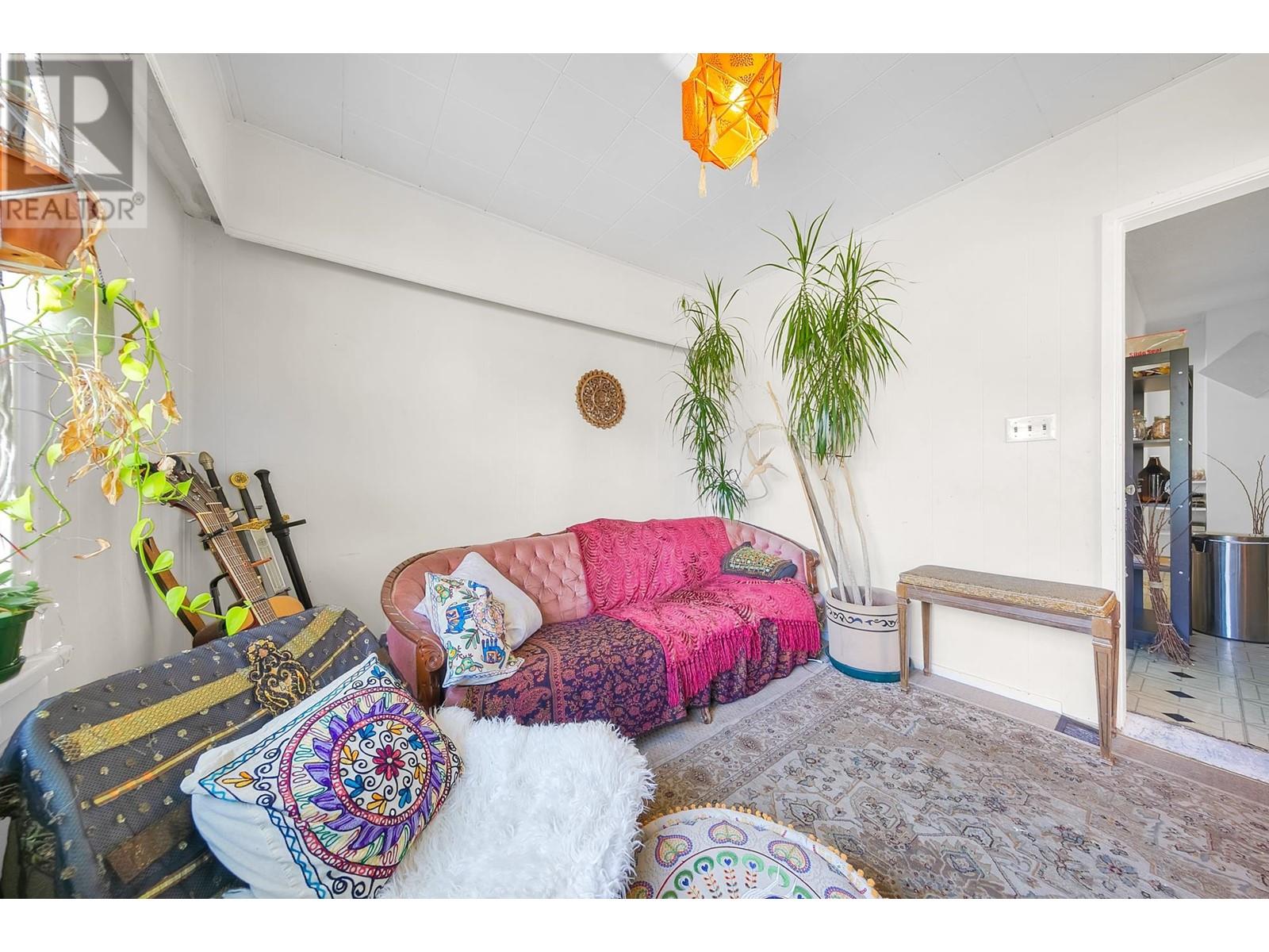 4826 Slocan Street, Vancouver, British Columbia  V5R 2A3 - Photo 11 - R2822557