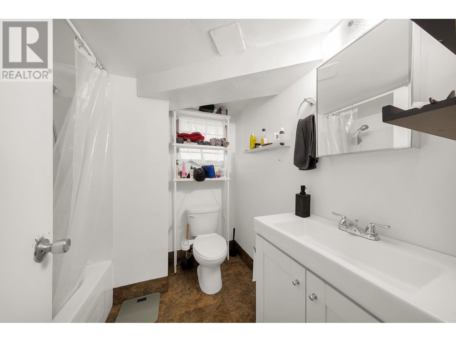 4826 Slocan Street, Vancouver, British Columbia  V5R 2A3 - Photo 13 - R2822557