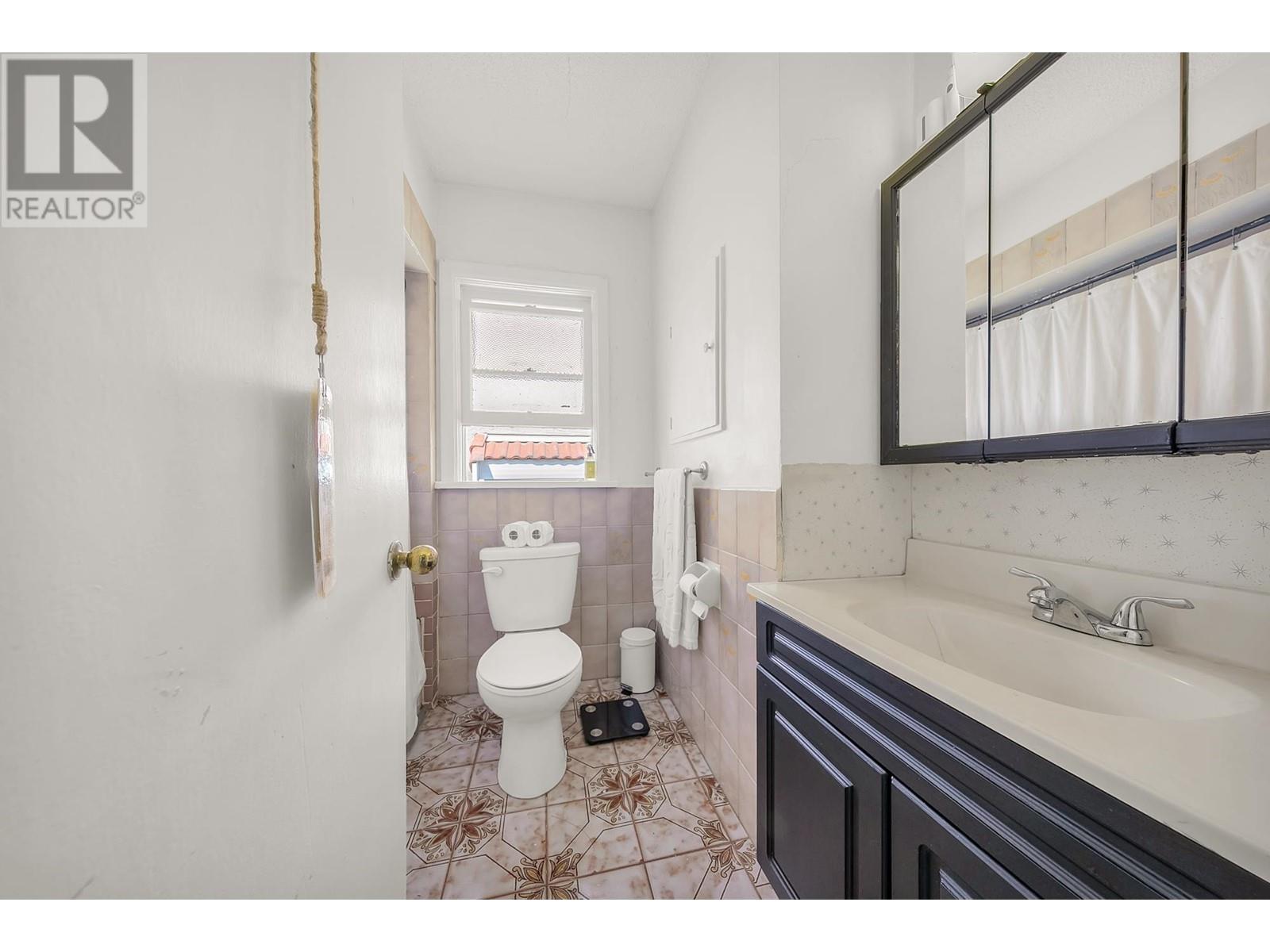 4826 Slocan Street, Vancouver, British Columbia  V5R 2A3 - Photo 15 - R2822557