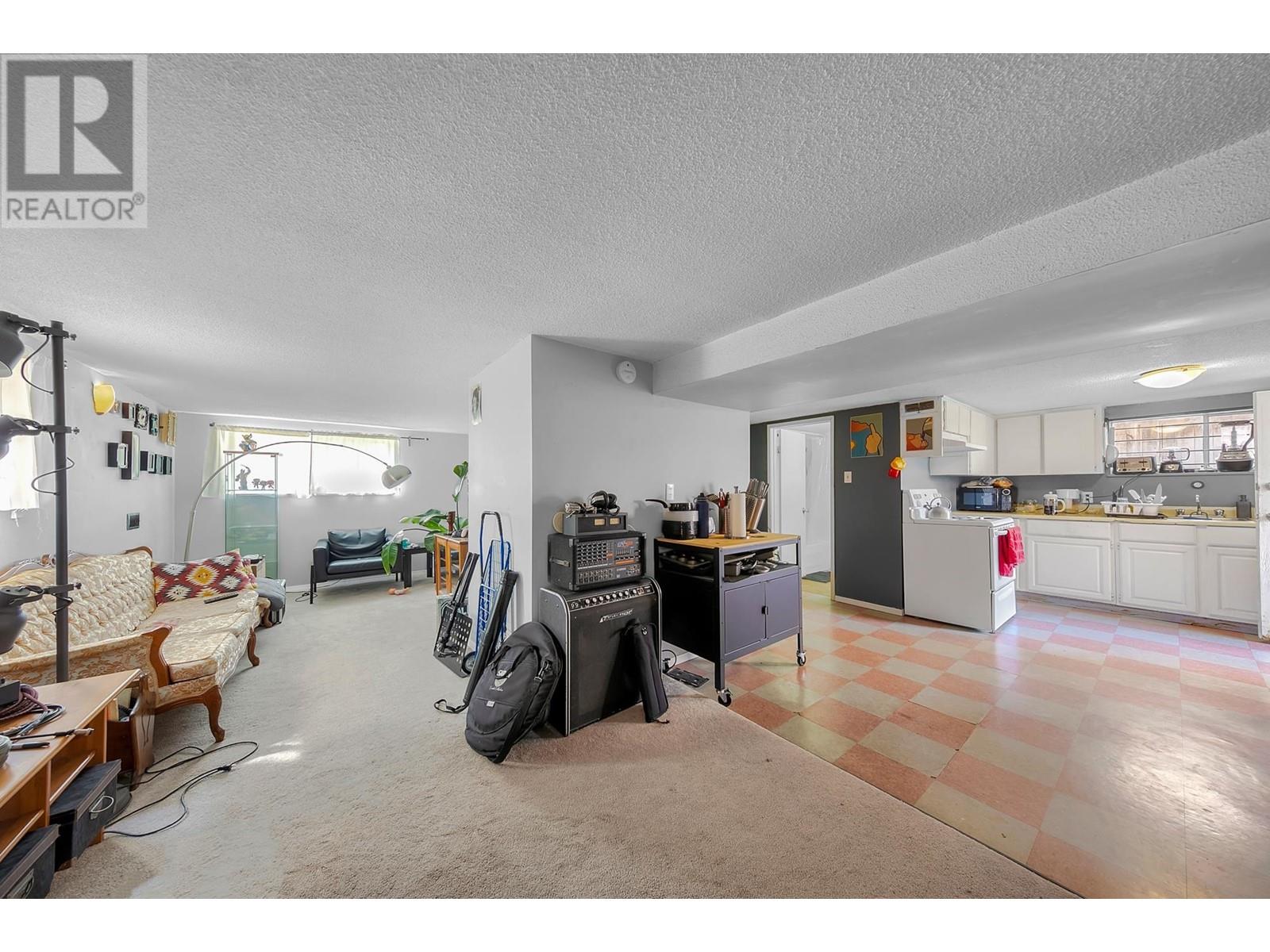 4826 Slocan Street, Vancouver, British Columbia  V5R 2A3 - Photo 17 - R2822557