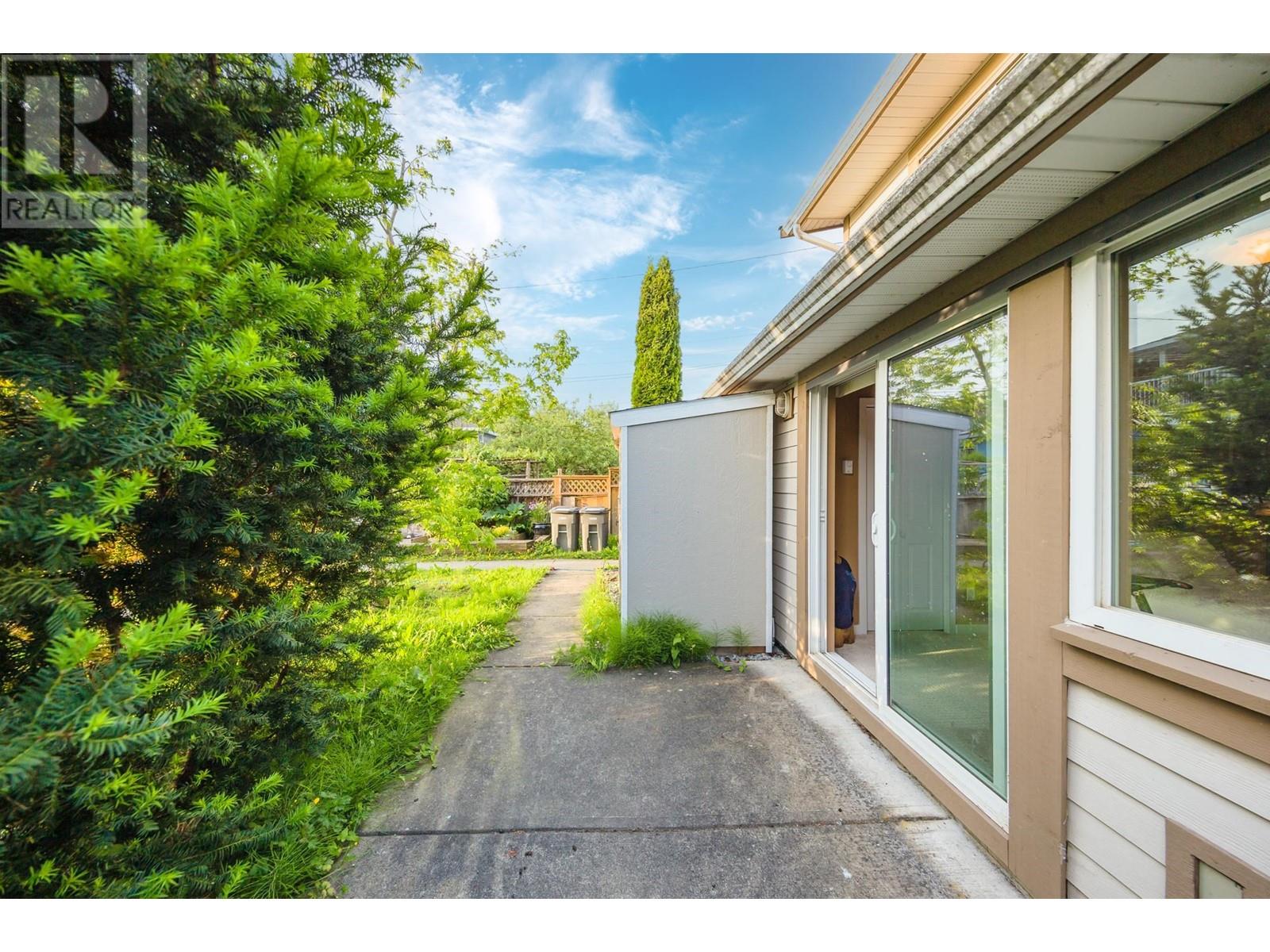 4826 Slocan Street, Vancouver, British Columbia  V5R 2A3 - Photo 26 - R2822557