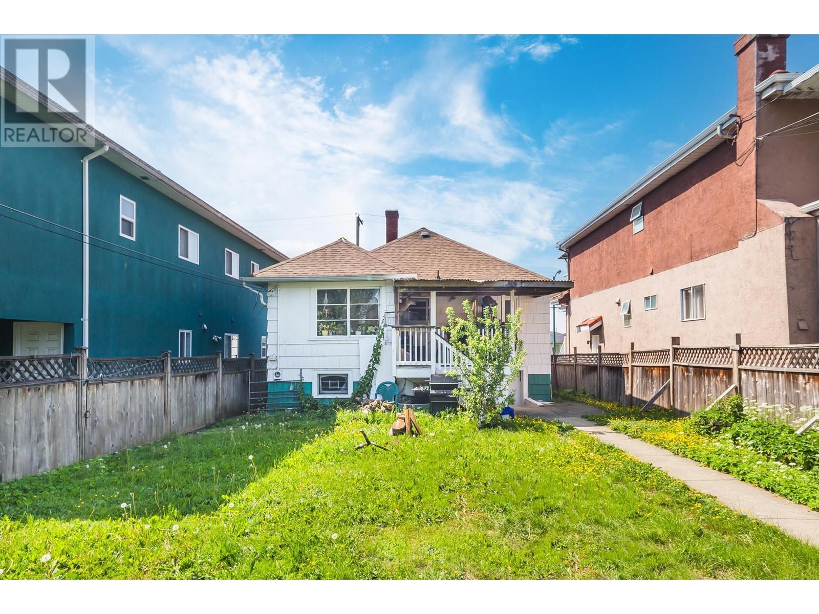 4826 Slocan Street, Vancouver, British Columbia  V5R 2A3 - Photo 3 - R2822557