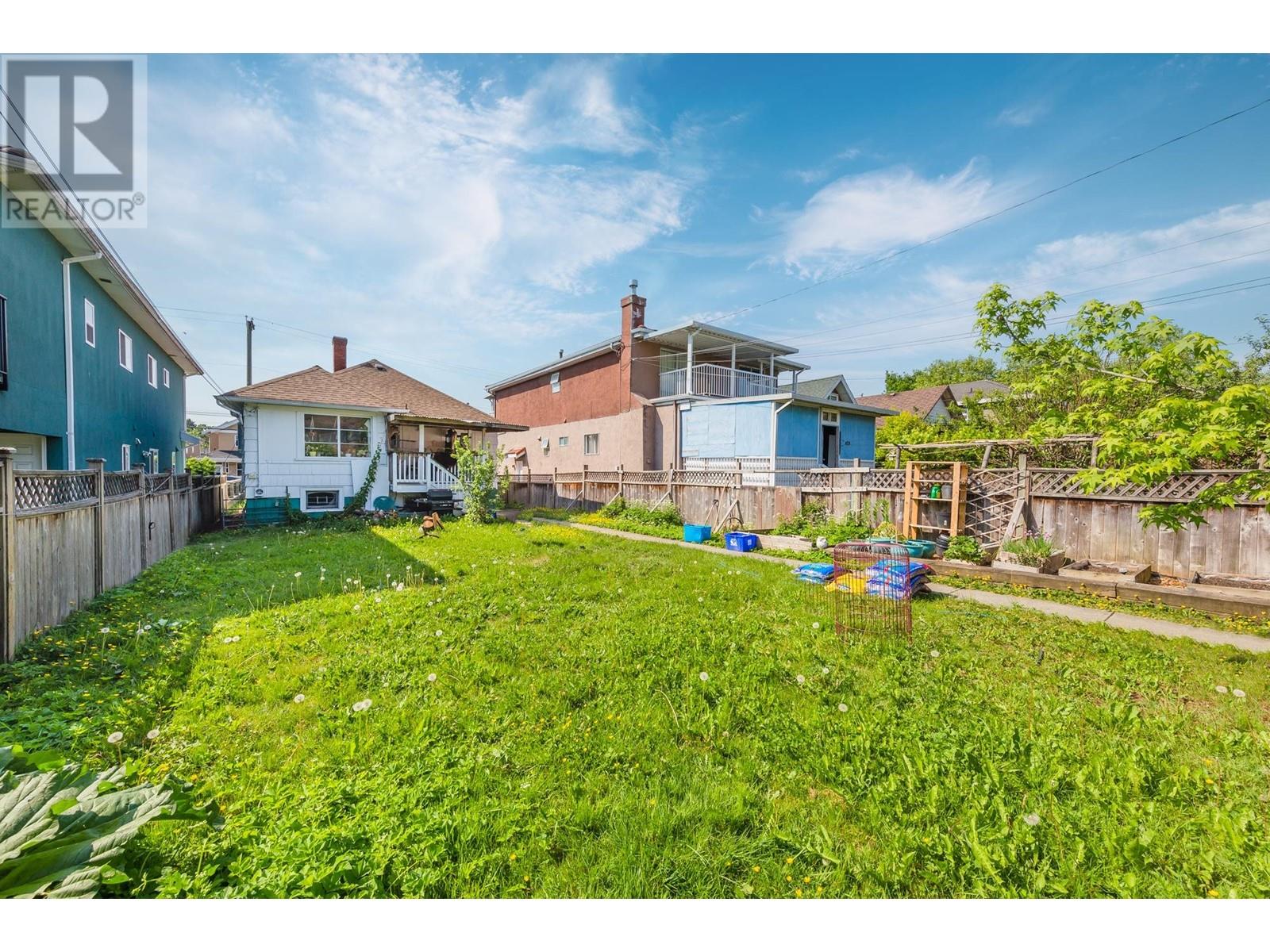 4826 Slocan Street, Vancouver, British Columbia  V5R 2A3 - Photo 6 - R2822557