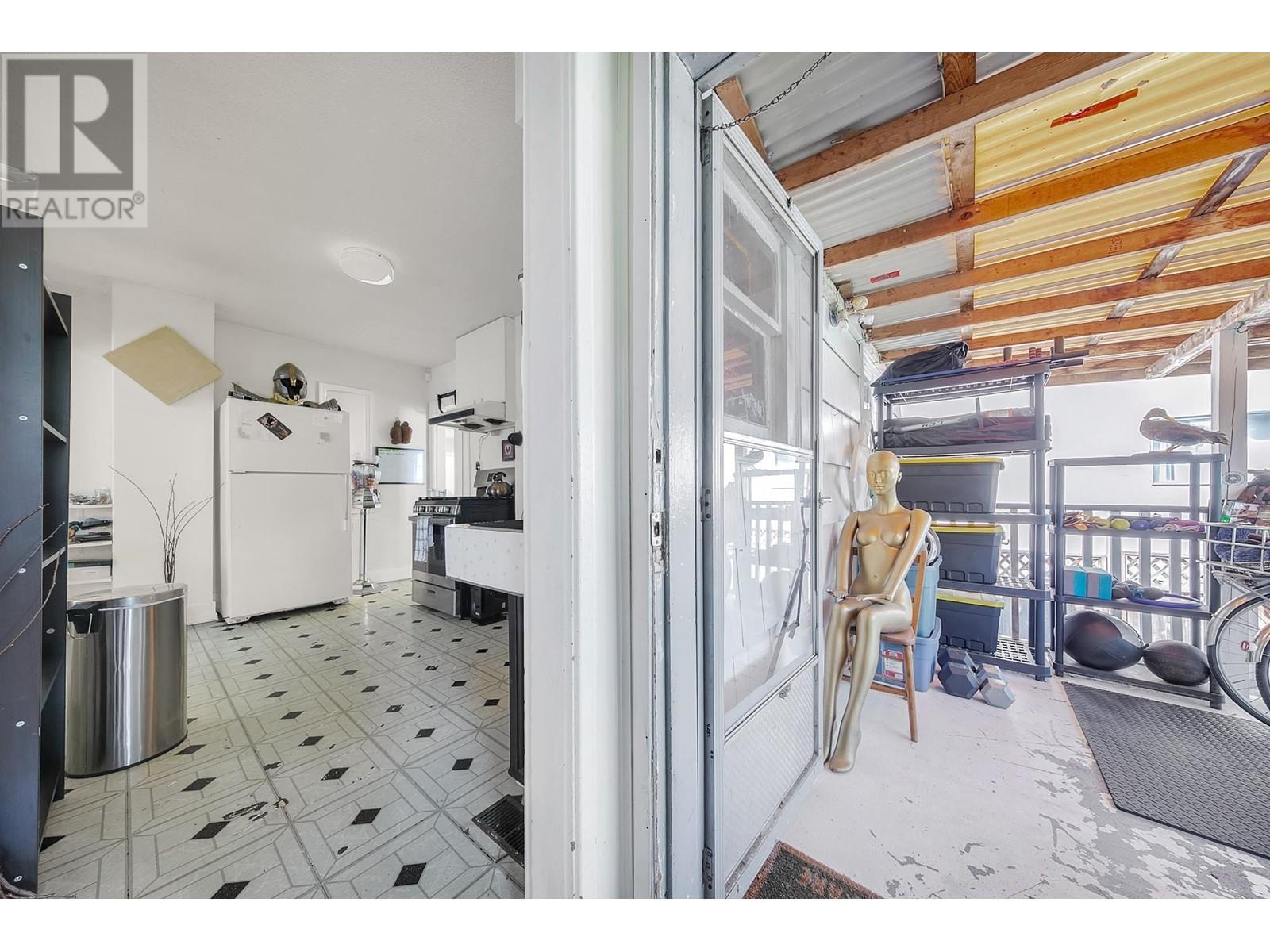 4826 Slocan Street, Vancouver, British Columbia  V5R 2A3 - Photo 7 - R2822557