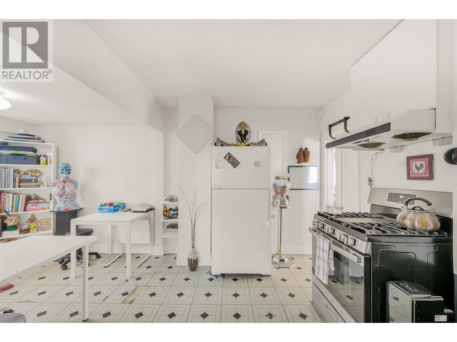 4826 Slocan Street, Vancouver, British Columbia  V5R 2A3 - Photo 8 - R2822557