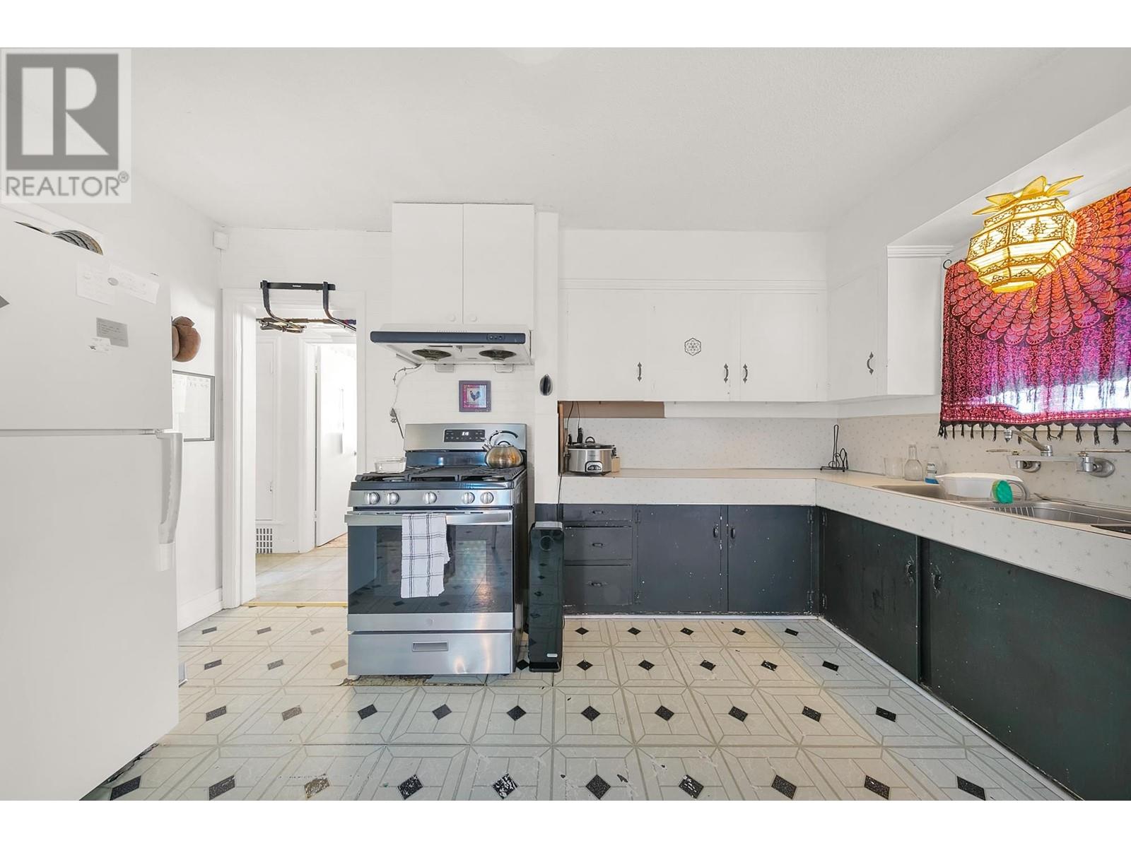 4826 Slocan Street, Vancouver, British Columbia  V5R 2A3 - Photo 9 - R2822557