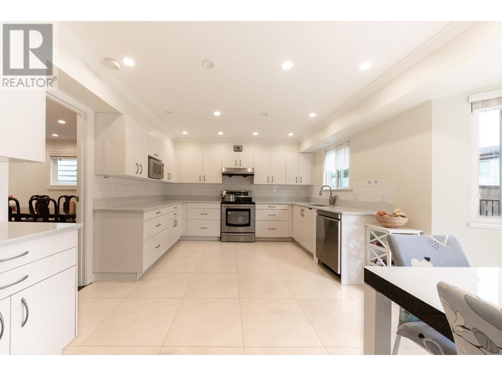 5179 Topaz Place, Richmond, British Columbia  V7C 4Z3 - Photo 8 - R2820677