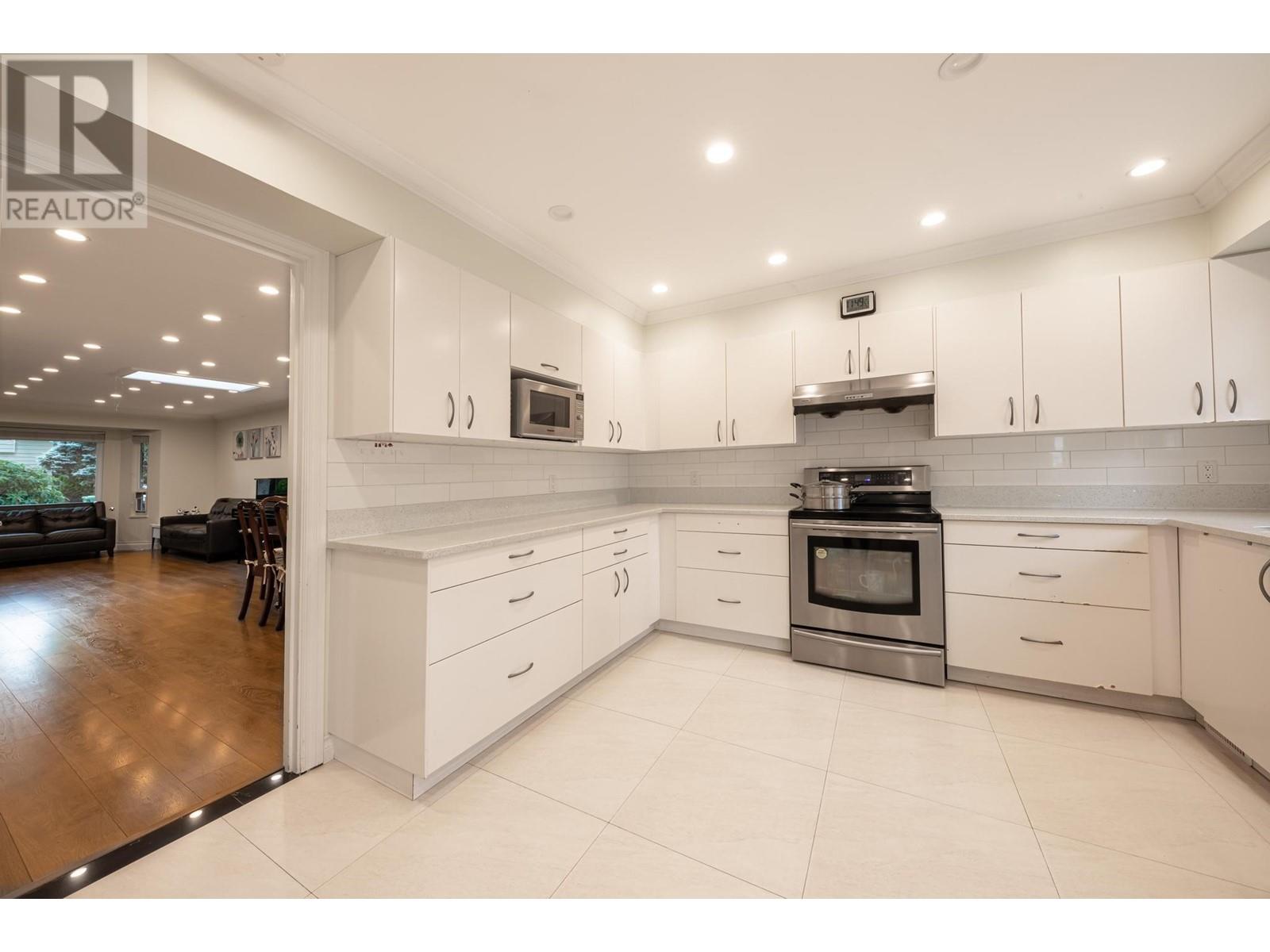 5179 Topaz Place, Richmond, British Columbia  V7C 4Z3 - Photo 10 - R2820677