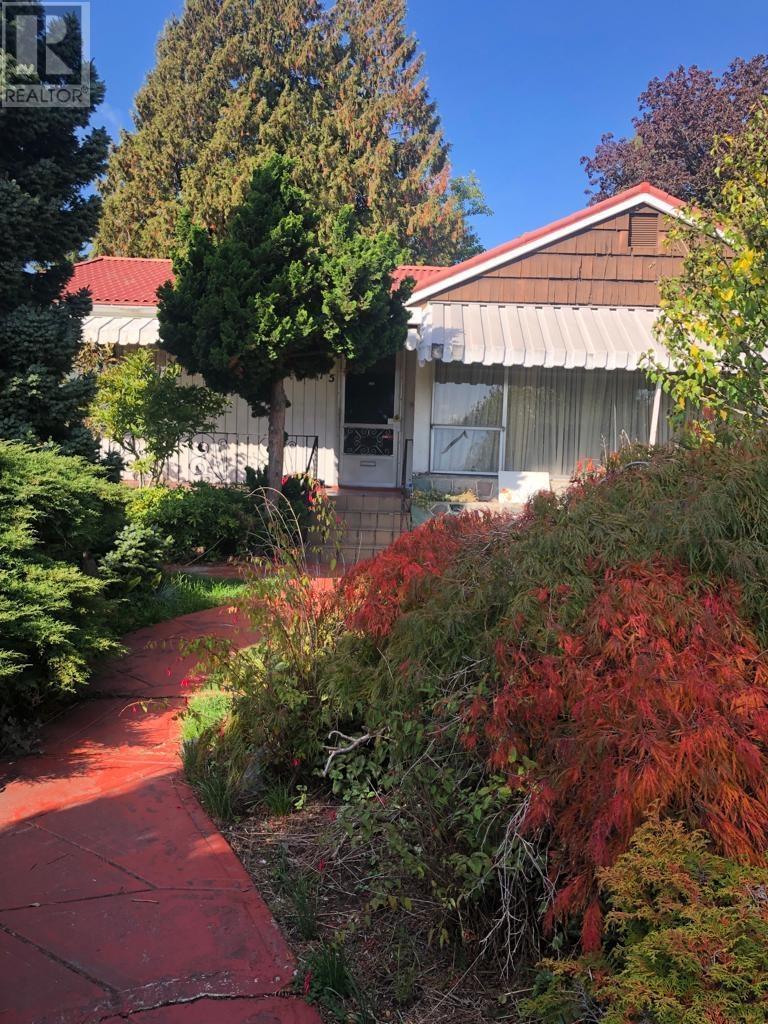 8515 Royal Oak Avenue, Burnaby, British Columbia  V5J 4L5 - Photo 2 - R2822296