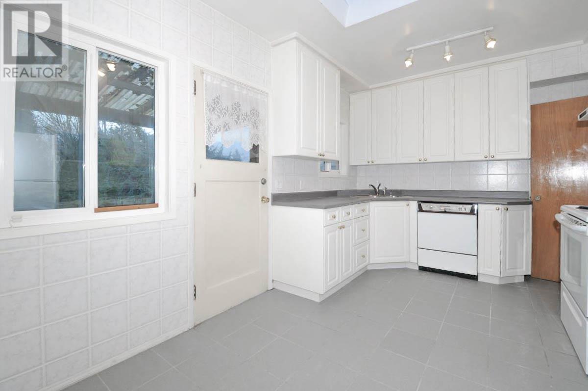 6176 Elgin Avenue, Burnaby, British Columbia  V5H 3S4 - Photo 8 - R2821010