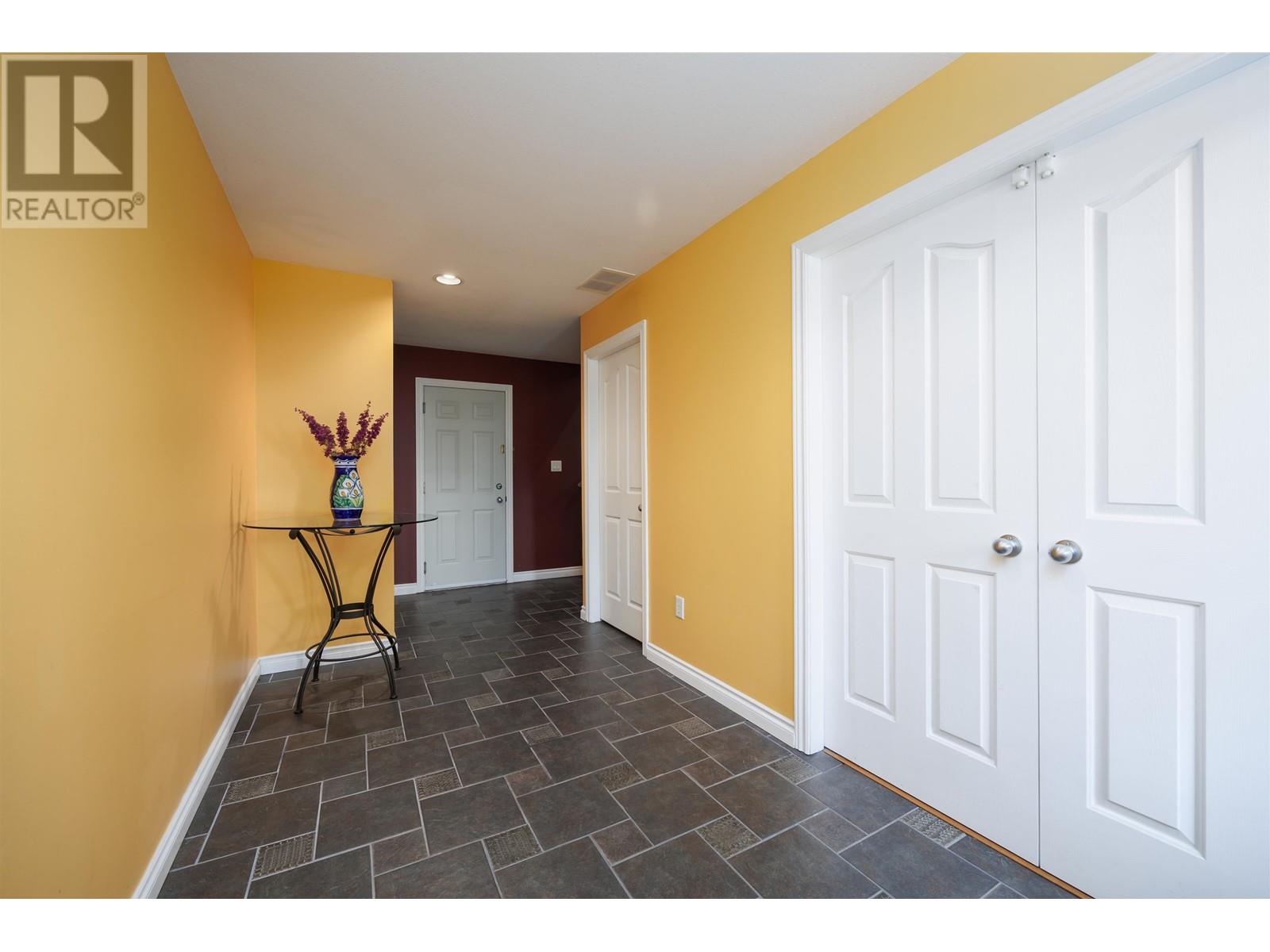24014 110 Avenue, Maple Ridge, British Columbia  V2W 1H7 - Photo 7 - R2822375