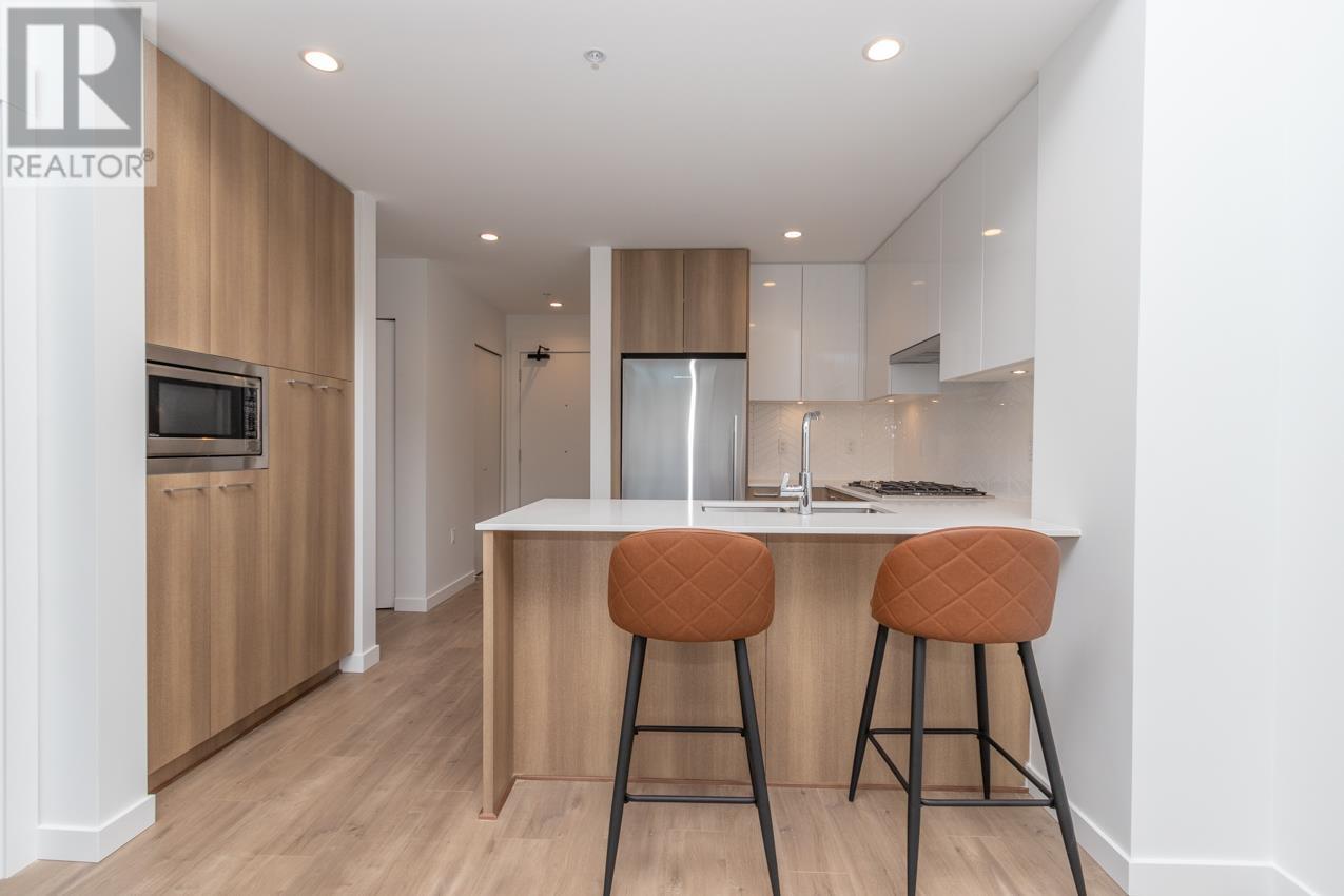 314 715 W 15th Street, North Vancouver, British Columbia  V7M 1T2 - Photo 3 - R2822553