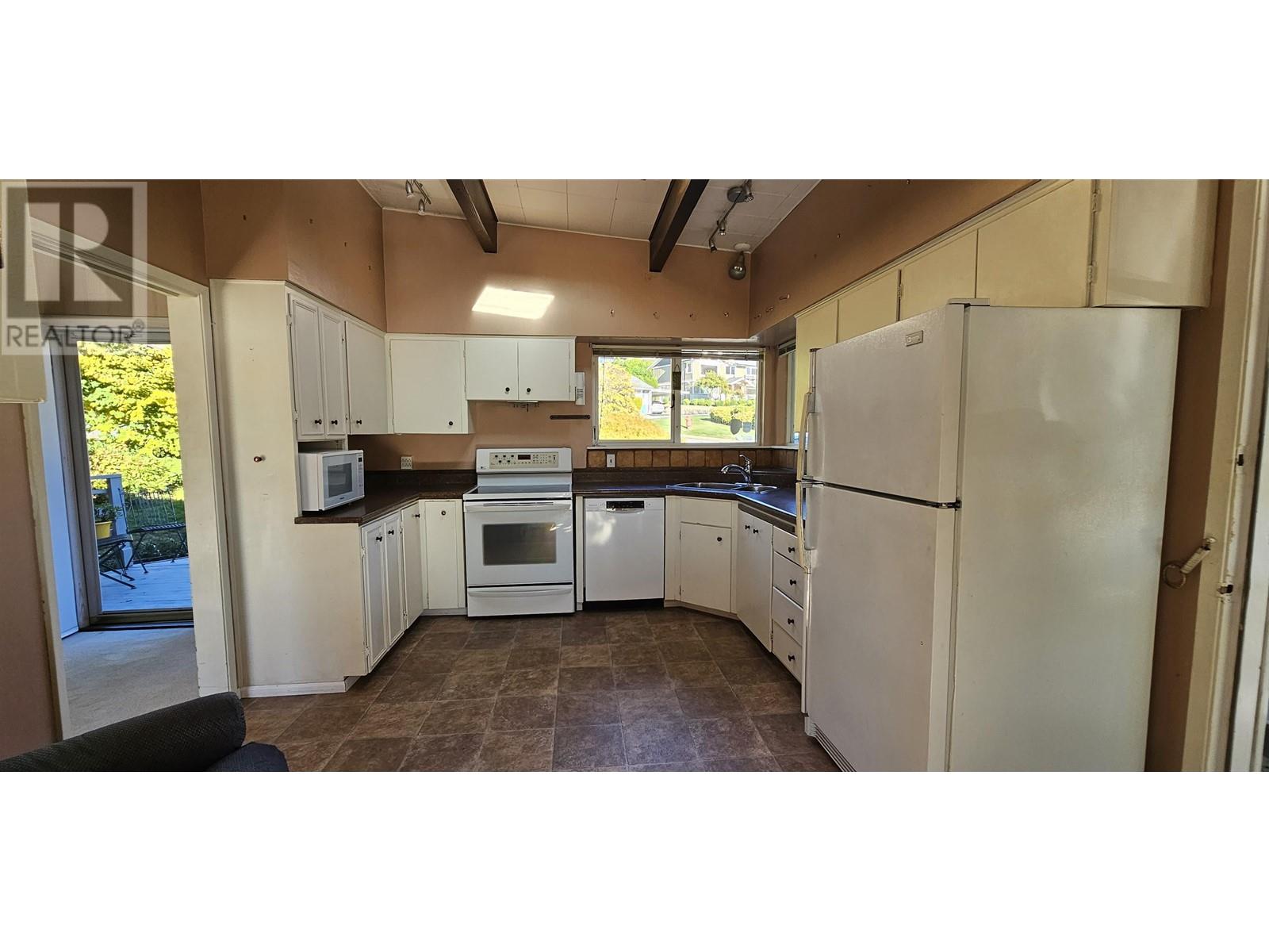 803 Crystal Court, North Vancouver, British Columbia  V7R 2B7 - Photo 11 - R2822710