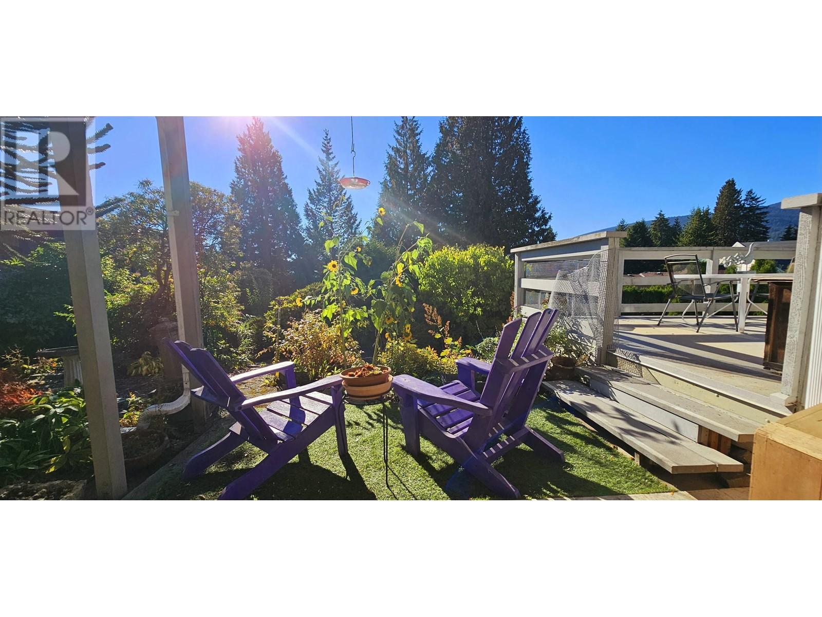 803 Crystal Court, North Vancouver, British Columbia  V7R 2B7 - Photo 4 - R2822710