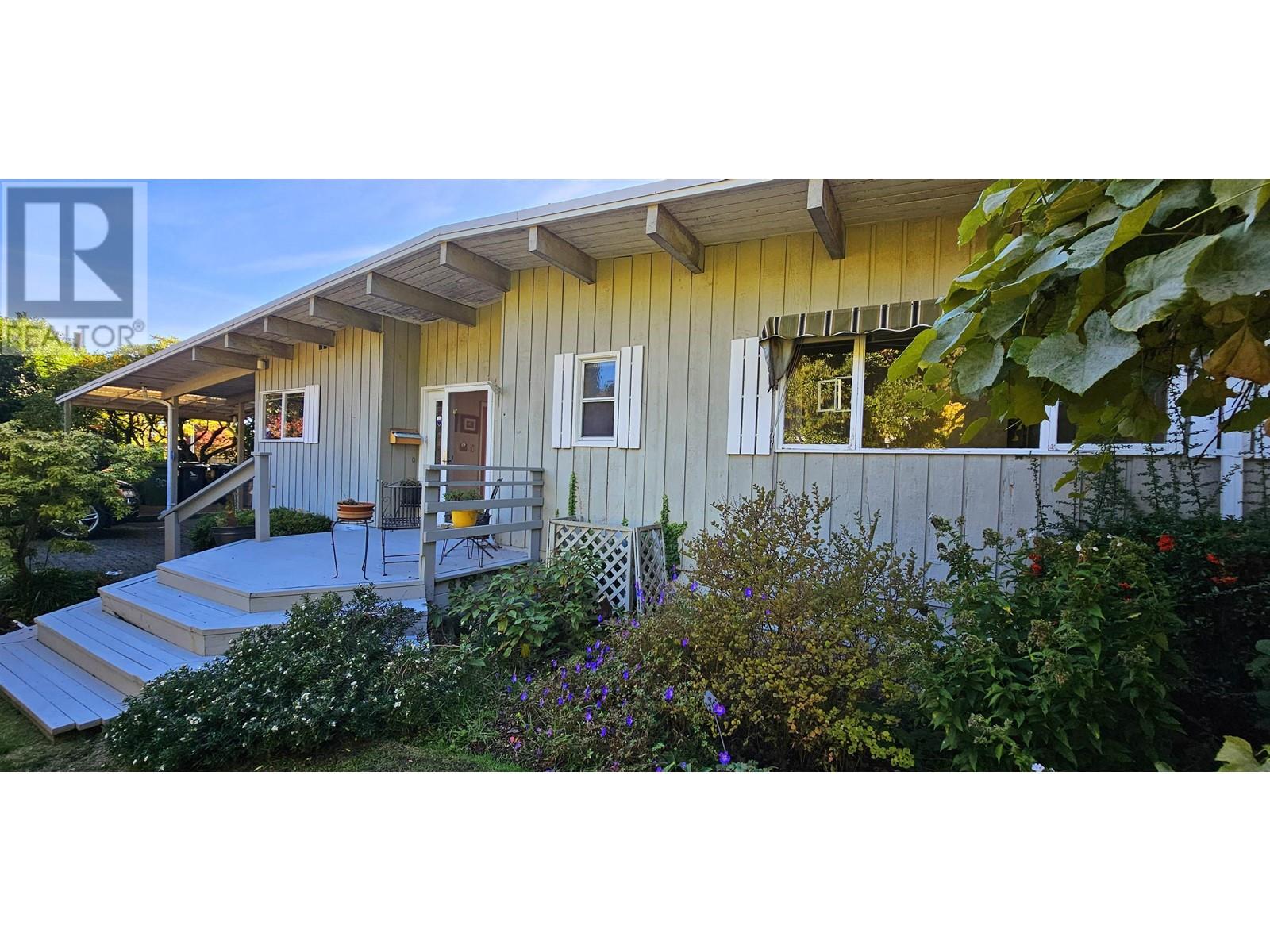 803 Crystal Court, North Vancouver, British Columbia  V7R 2B7 - Photo 5 - R2822710