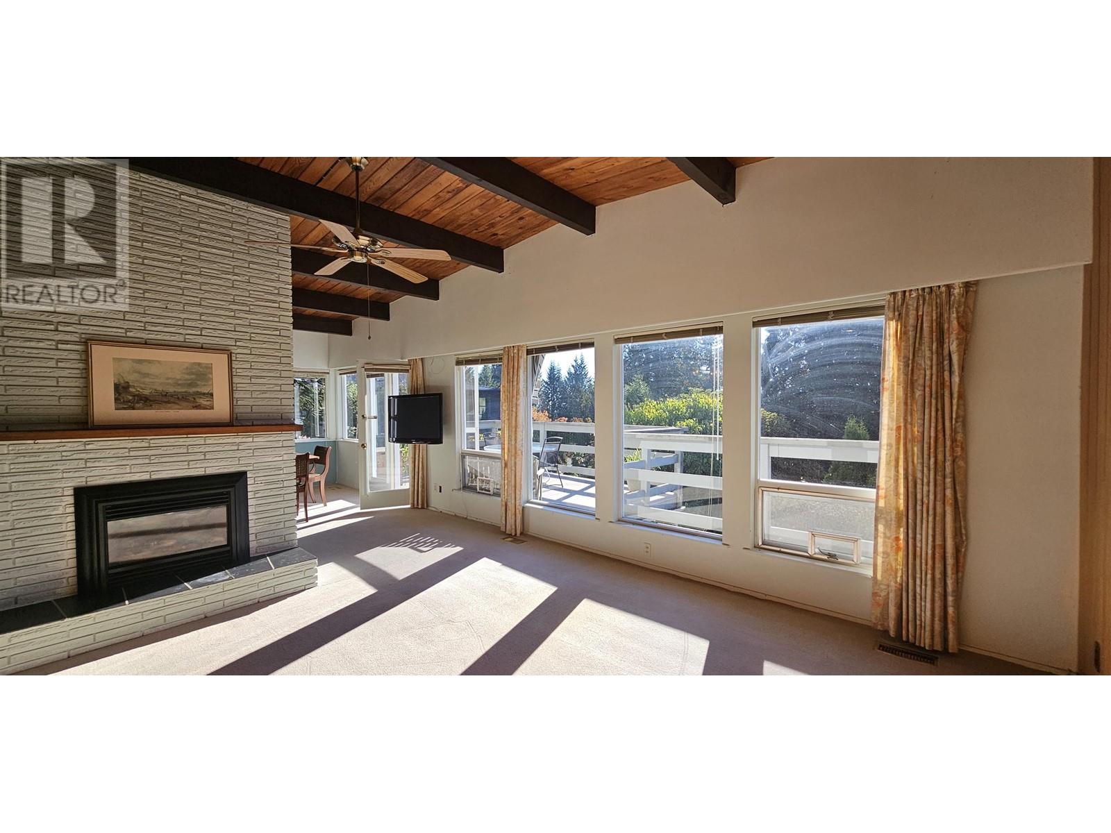 803 Crystal Court, North Vancouver, British Columbia  V7R 2B7 - Photo 7 - R2822710