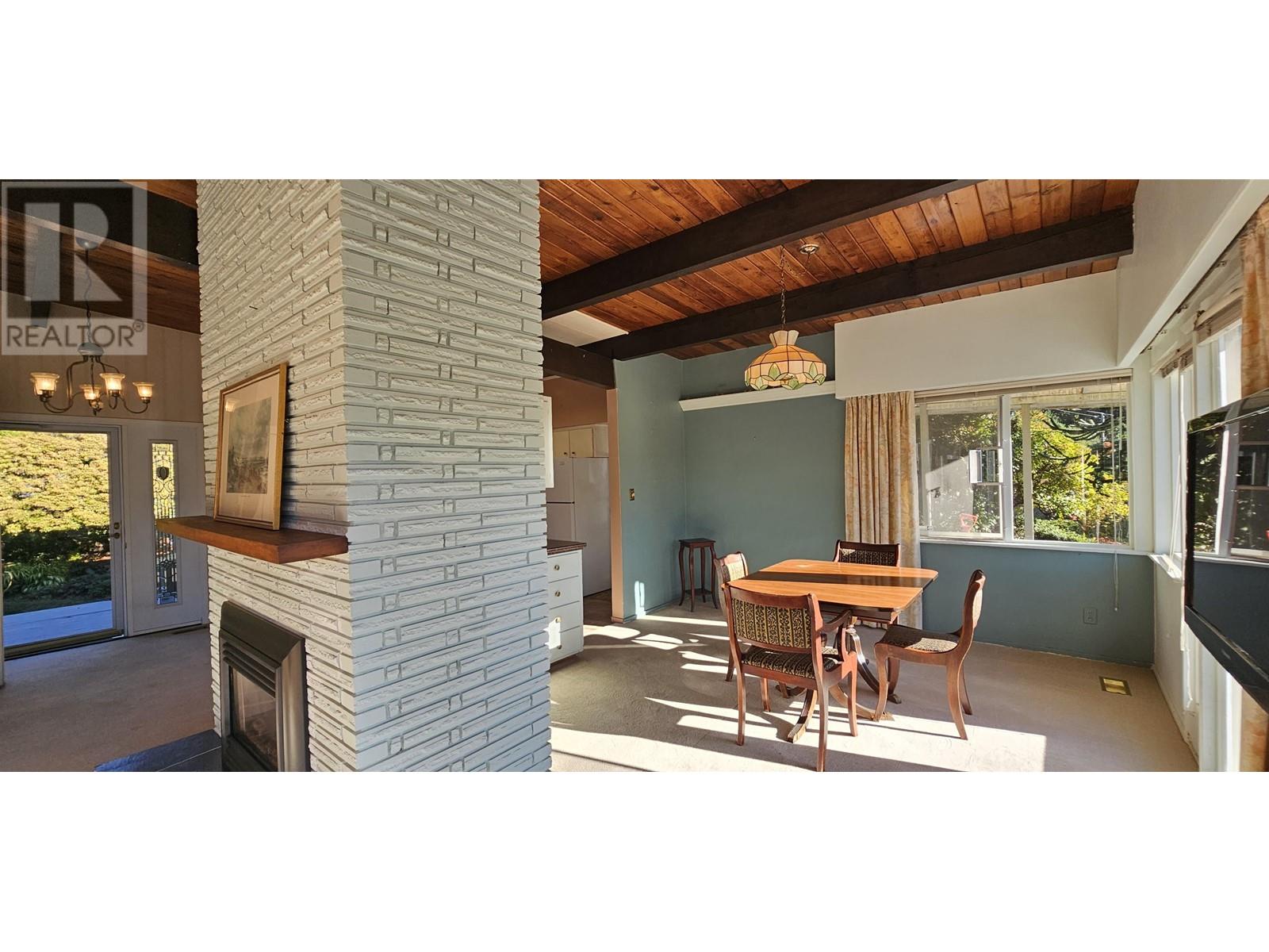 803 Crystal Court, North Vancouver, British Columbia  V7R 2B7 - Photo 8 - R2822710